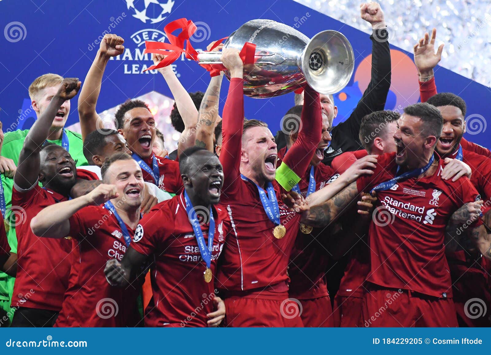 jordan henderson lifting champions league trophy