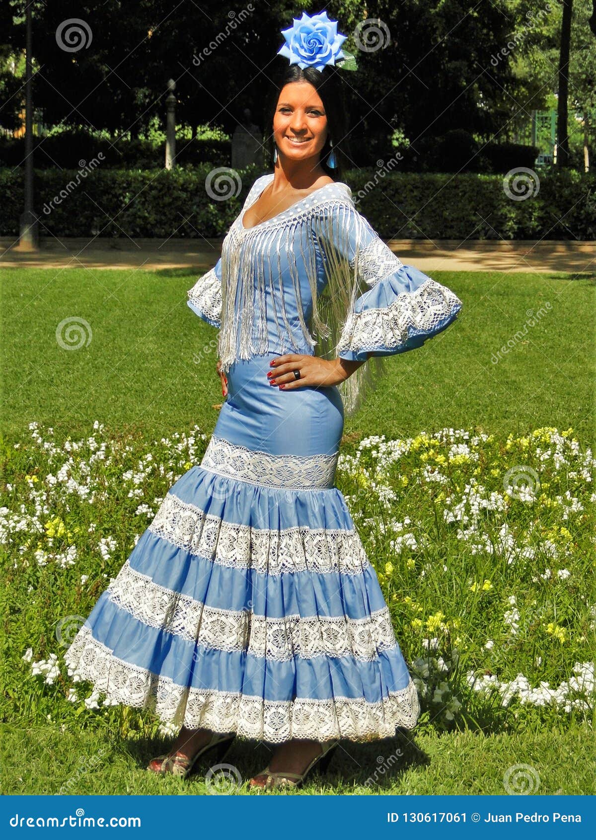 VESTIDO FLAMENCA SEÑORA - Modelo Marbella Plumeti Beige - PEDROCHE GITANA Y  FLAMENCO