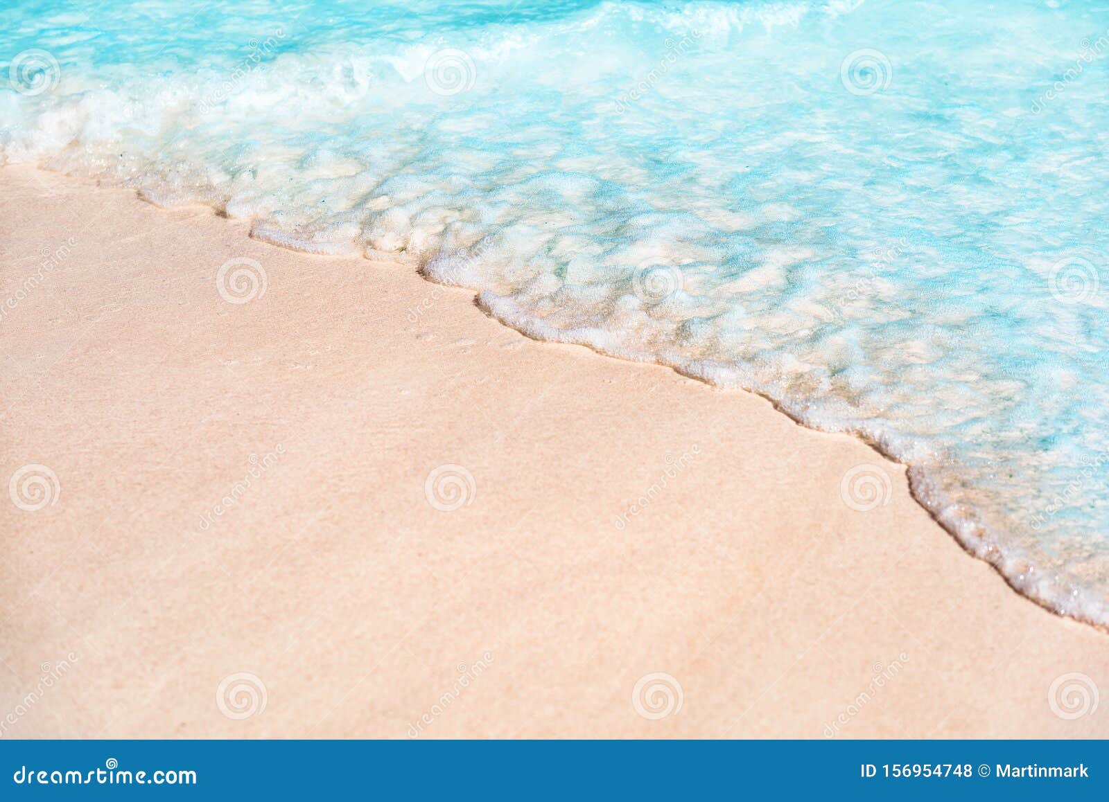 Textura de arena blanca en la playa para el fondo