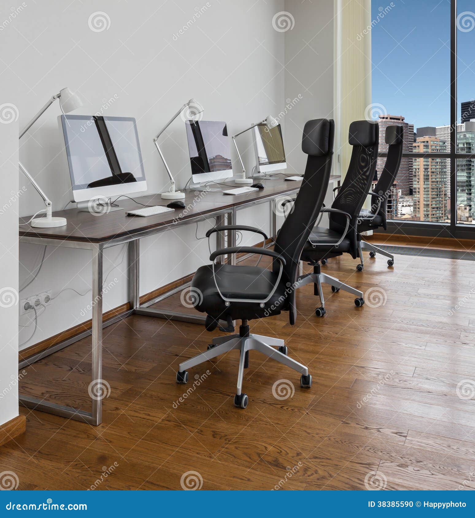 Espacio De Oficina Con Los Lugares