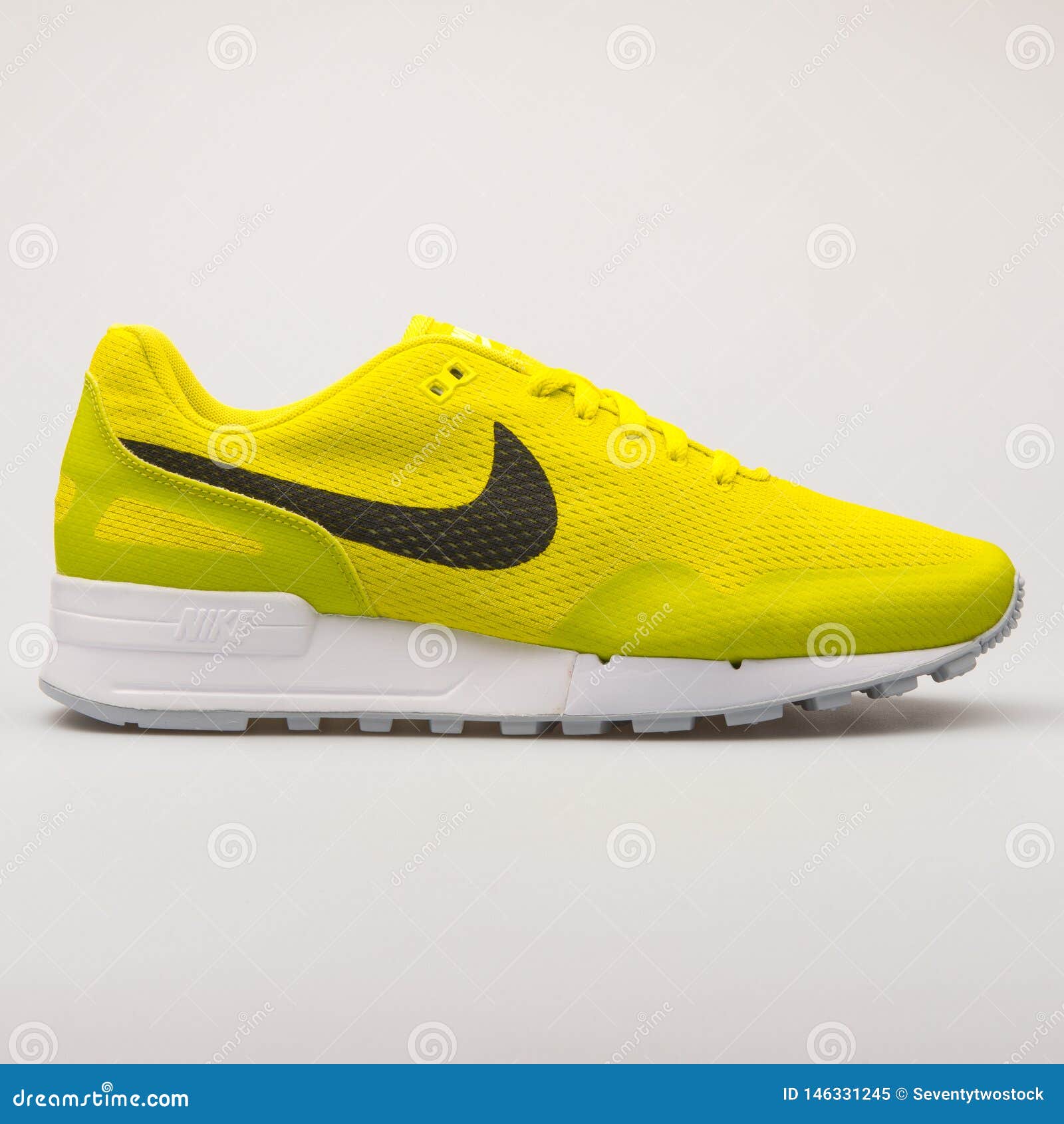 Espadrille Jaune De Nike Air Pegasus 89 EGD Image éditorial ... Espadrille Jaune De Nike Air Pegasus 89 EGD Image éditorial ...