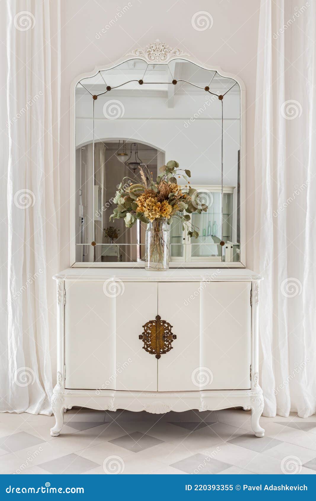 Armario con espejo - El mueble clásico italiano