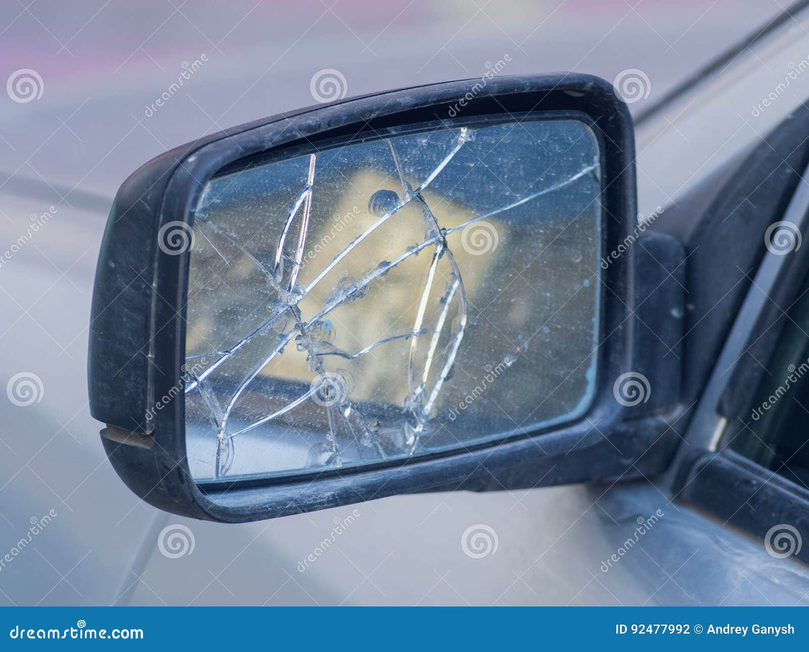 Espelho Retrovisor Quebrado No Carro Foto de Stock Imagem de traseira