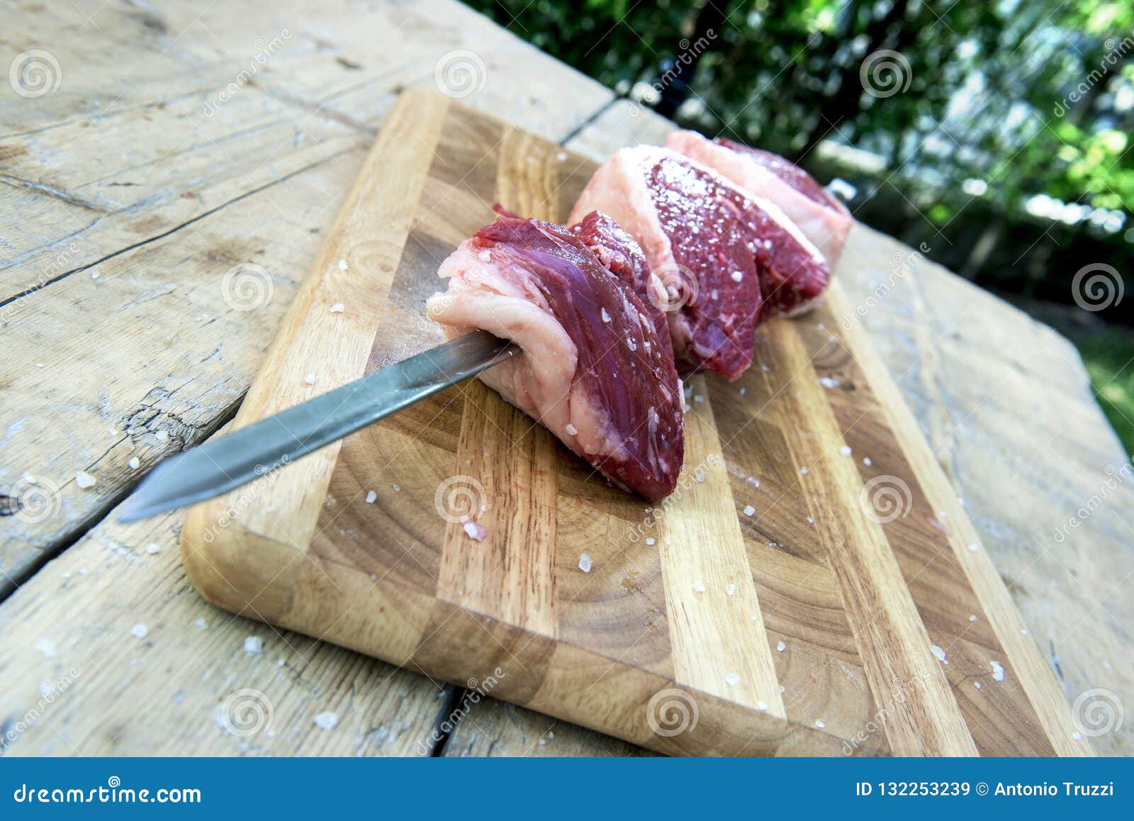 Espeto De Picanha Da Carne Pronto Para Cozinhar Imagem de Stock - Imagem de  frescor, grelhado: 132253239