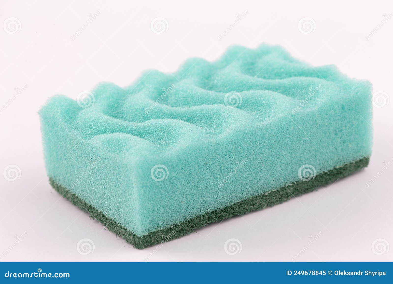 https://thumbs.dreamstime.com/z/esponja-de-espuma-verde-para-lavar-platos-que-se-cierran-sobre-un-fondo-blanco-249678845.jpg