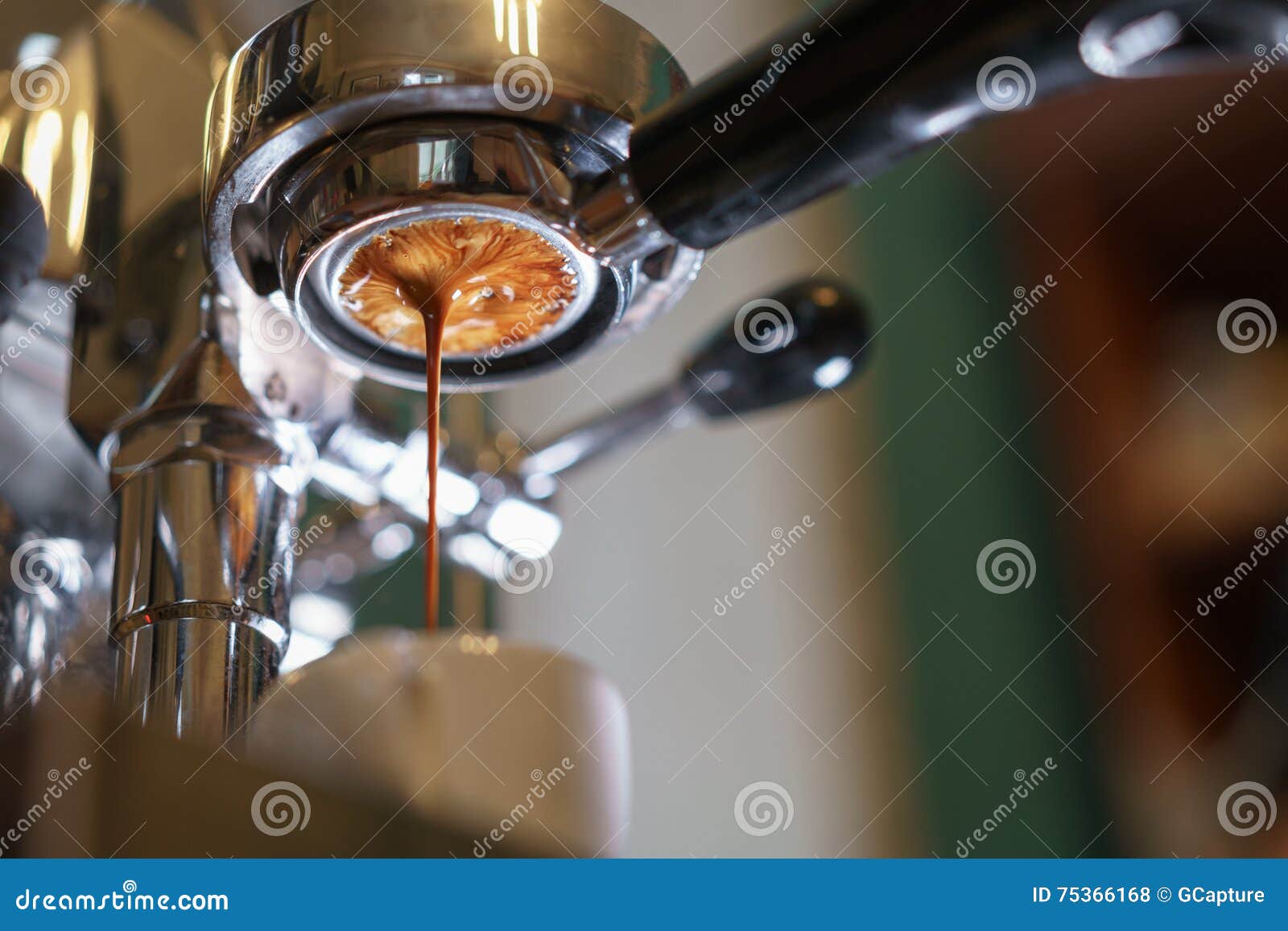 espresso pouring from bottomless portafilter