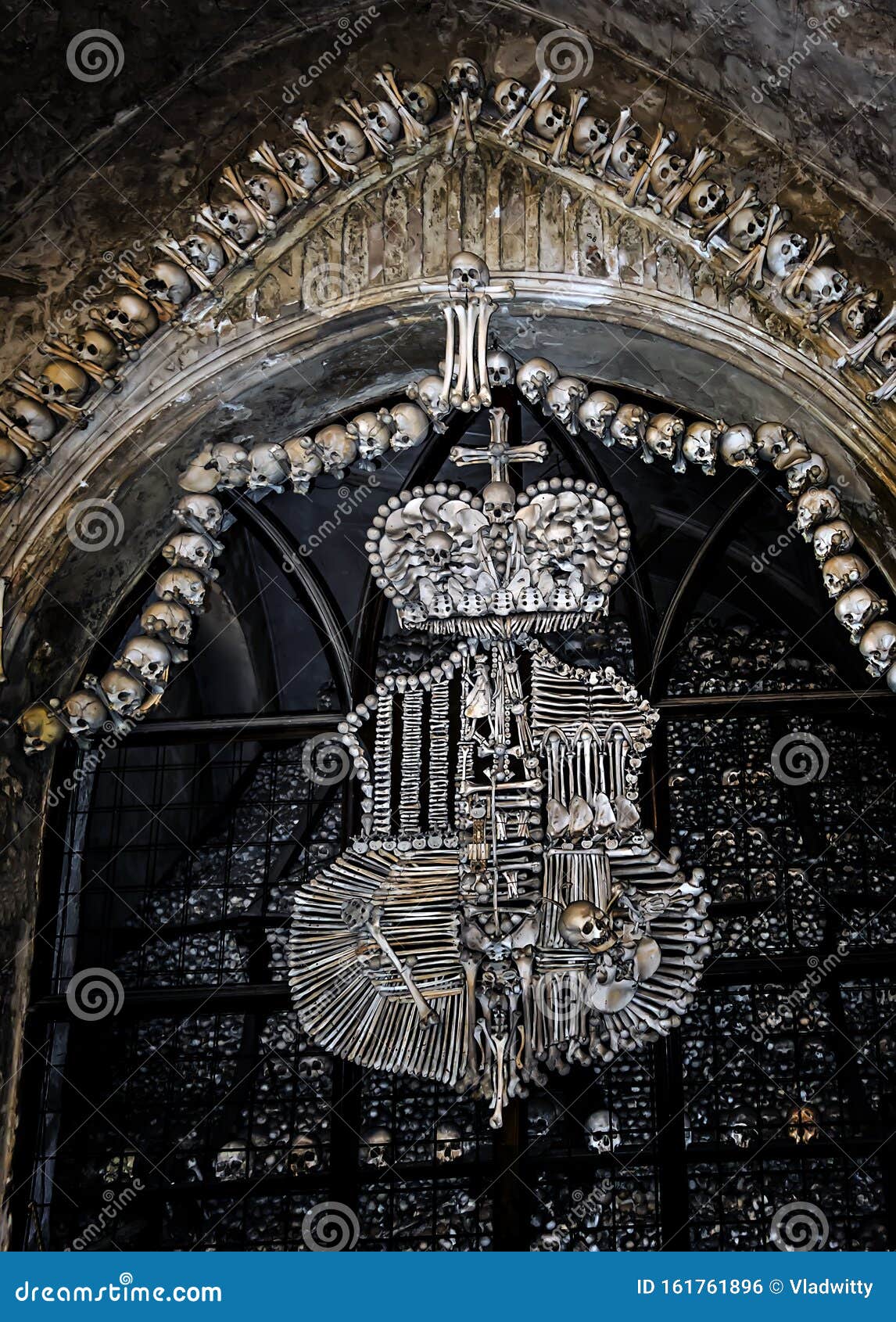 Esqueleto Huesos Y Paredes Decoradas En El Interior Del Skull Foto  editorial - Imagen de entierro, persona: 161761896