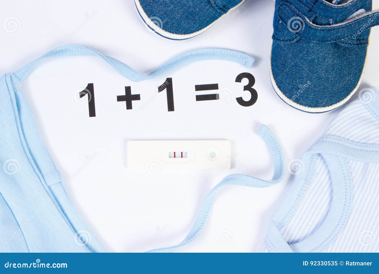 Essai De Grossesse Avec Le Resultat Positif Et Habillement Pour Nouveau Ne Prevoyant Pour Le Bebe Image Stock Image Du Capuchon Diagnostiquez Essai De Grossesse Avec Le Resultat Positif Et Habillement Pour Nouveau Ne Prevoyant Pour Le Bebe Image Stock Image Du Capuchon Diagnostiquez