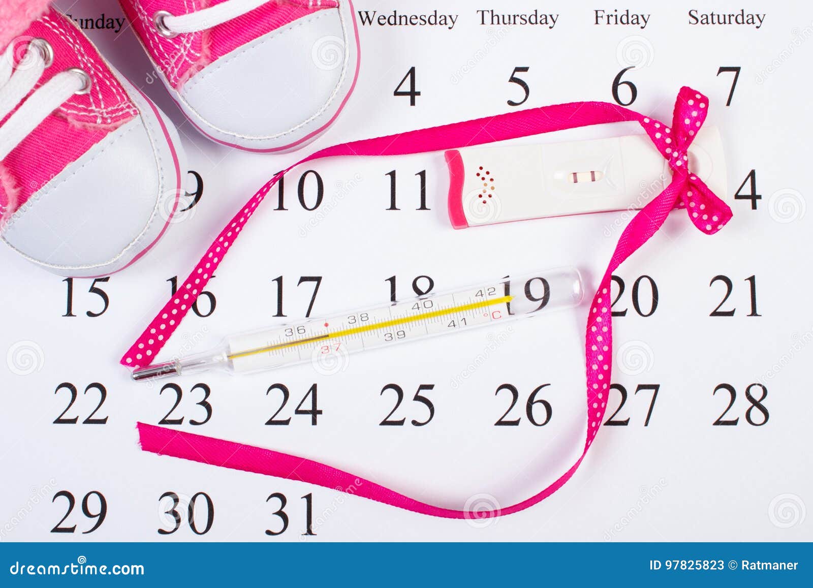 Essai De Grossesse Avec Le Resultat Positif Le Thermometre Et Les Chaussures De Bebe Sur Le Calendrier Prevoyant Pour Le Bebe Image Stock Image Du Mesure Diagnostiquez 9753 Essai De Grossesse Avec Le Resultat Positif Le Thermometre Et Les Chaussures De Bebe Sur Le Calendrier Prevoyant Pour Le Bebe Image Stock Image Du Mesure Diagnostiquez 9753