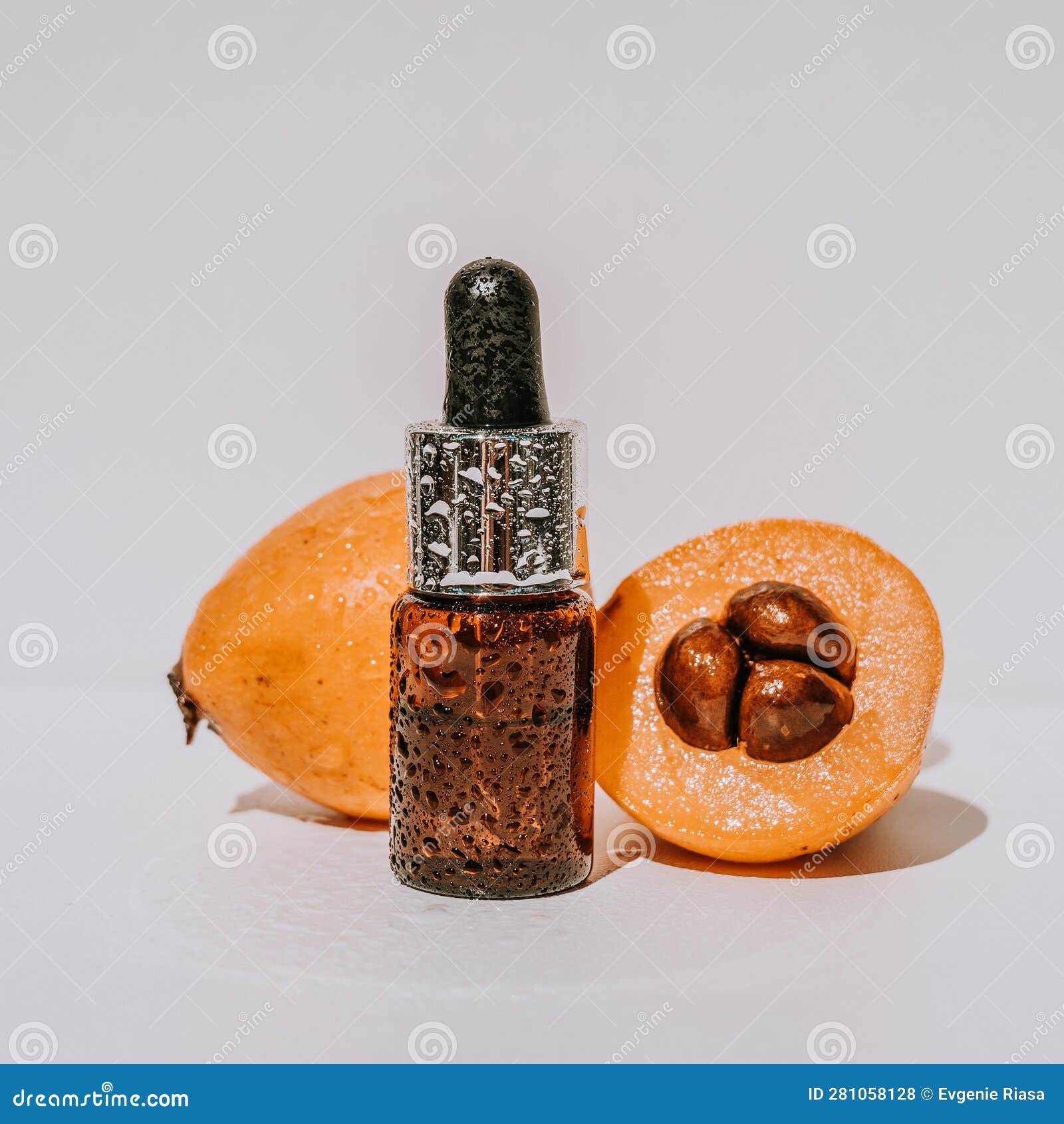 essential oil of japanese medlar. nepole frutta japanese medlar.