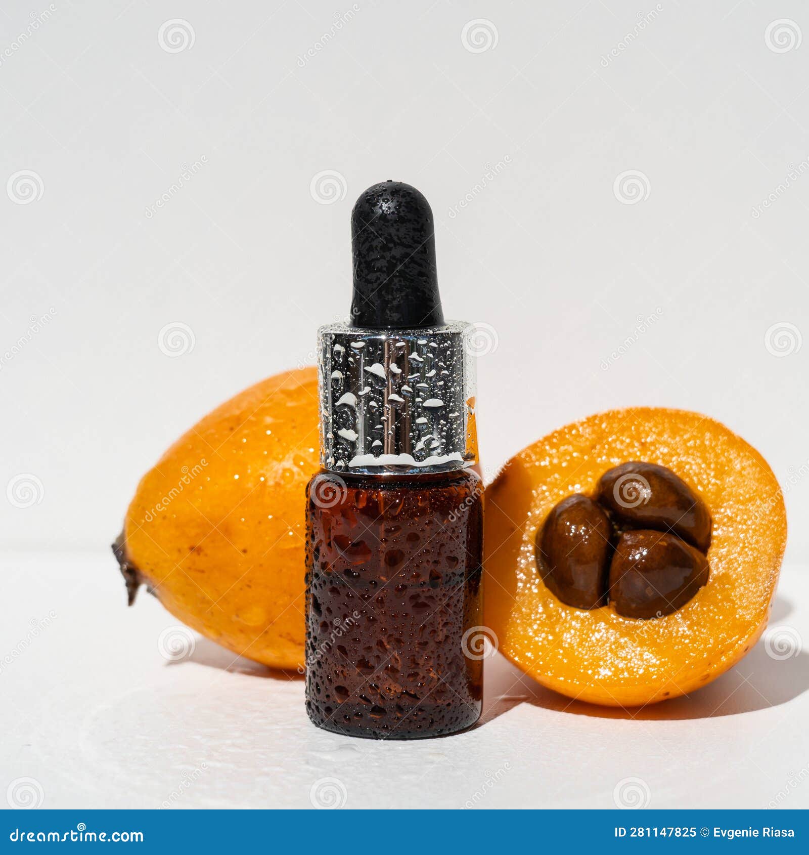 essential oil of japanese medlar. nepole frutta japanese medlar.