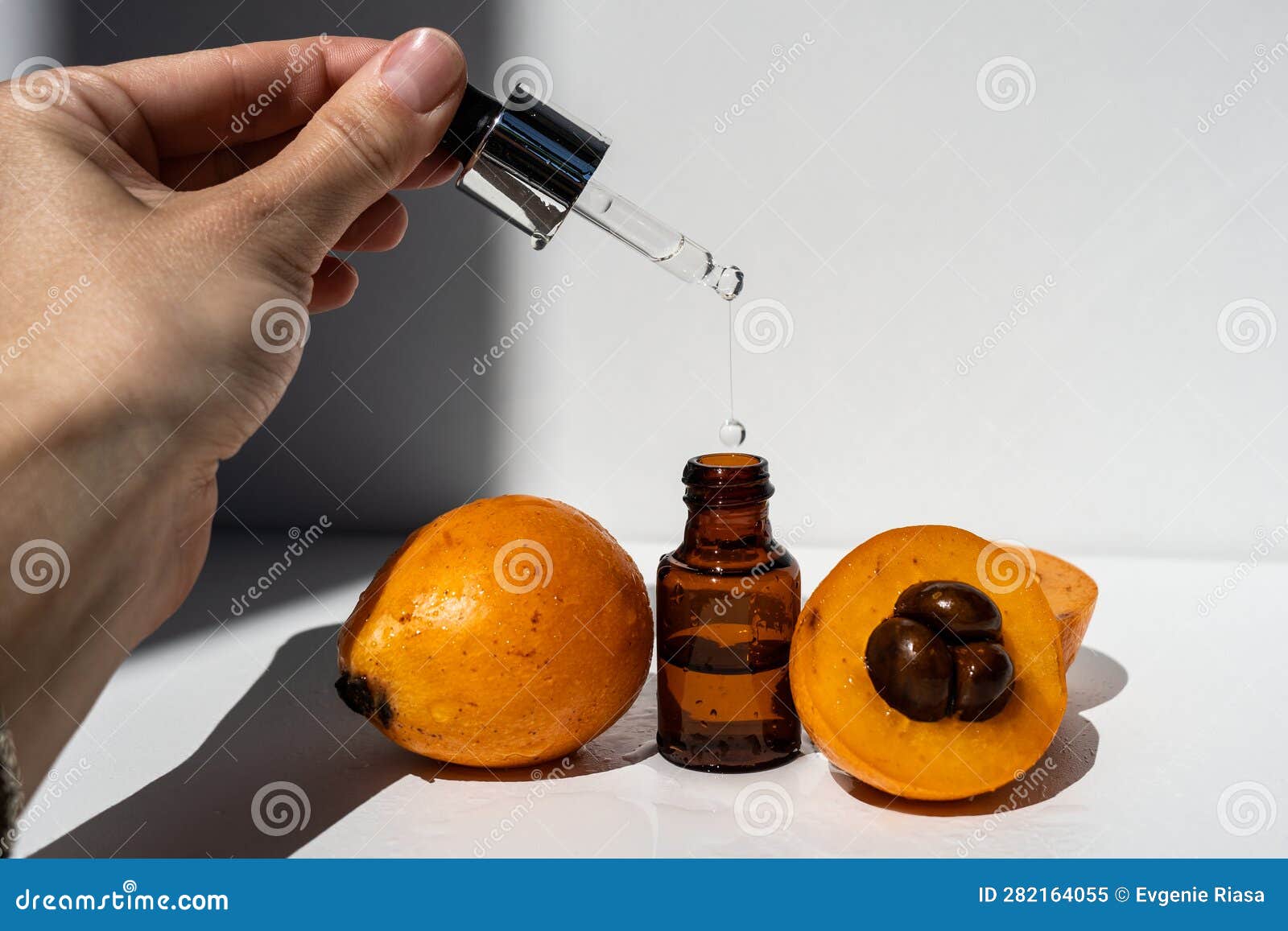 essential oil of japanese medlar. nepole frutta japanese medlar.