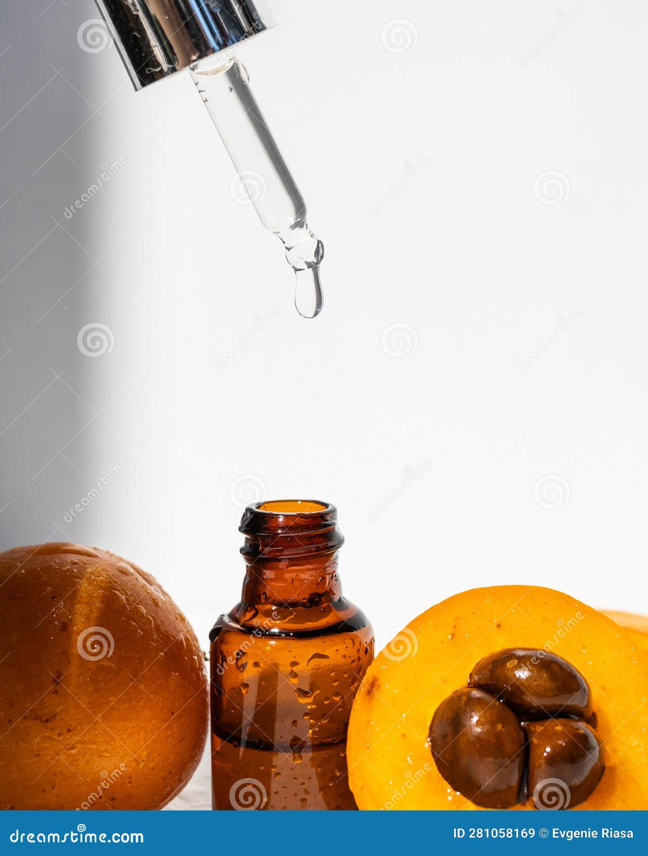 essential oil of japanese medlar. nepole frutta japanese medlar.