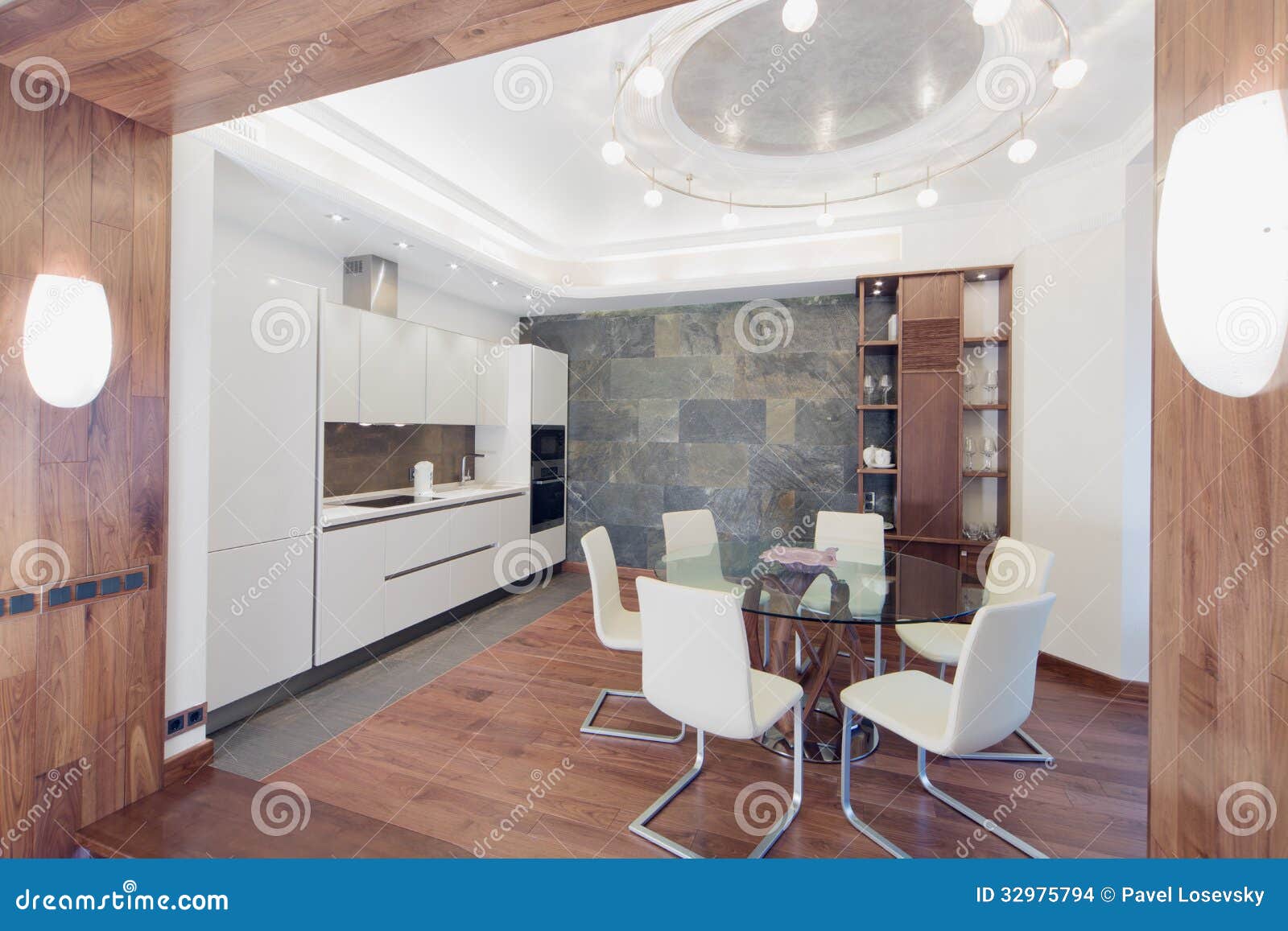 Esszimmer Mit Einem Runden Glastisch Stockfoto Bild Von Einem Runden 32975794