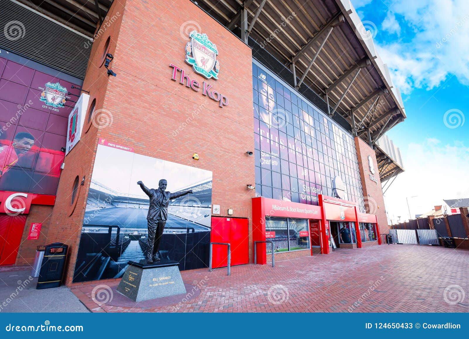 A Sala De Mudança No Estádio De Anfield Em Liverpool, Reino Unido Imagem  Editorial - Imagem de britânico, cidade: 122762180