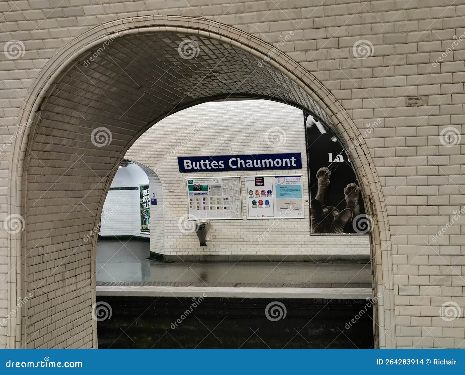 Estación Buttes Chaumont Imagen de - Imagen de francia: 264283914