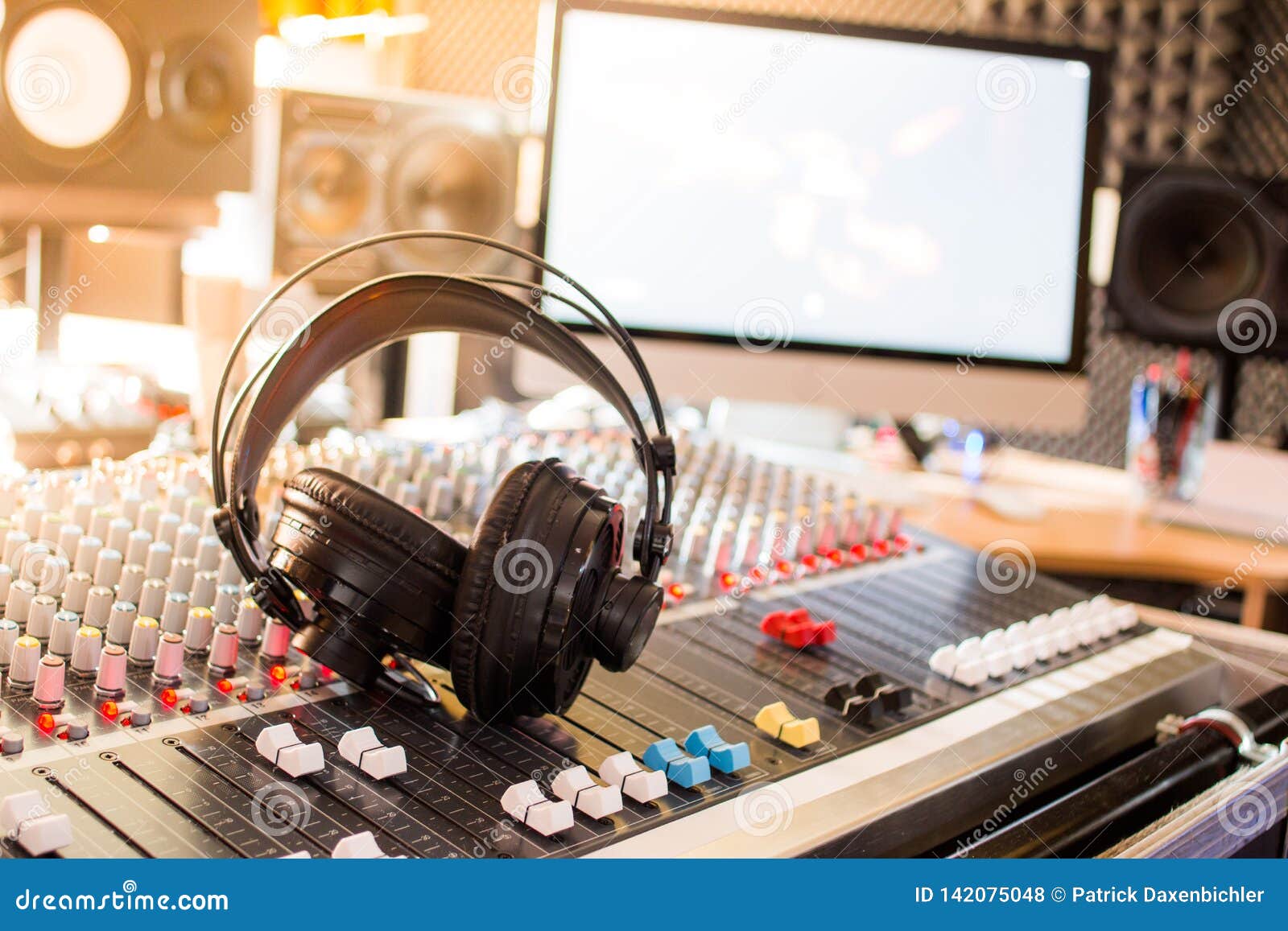 Operador de radio fotografías e imágenes de alta resolución - Alamy