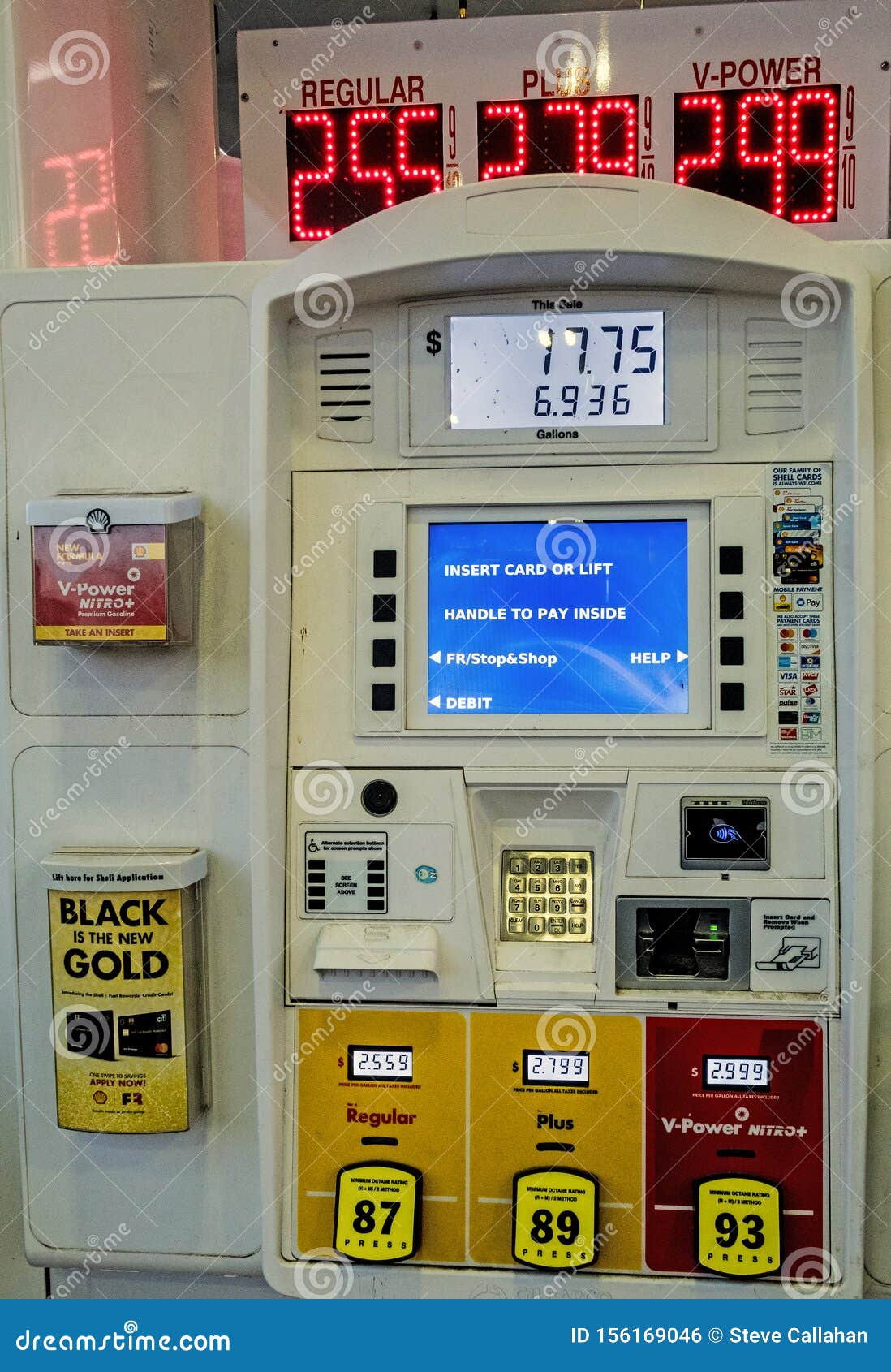 EstaciÃ³n de servicio de bombas de gas que muestra los precios