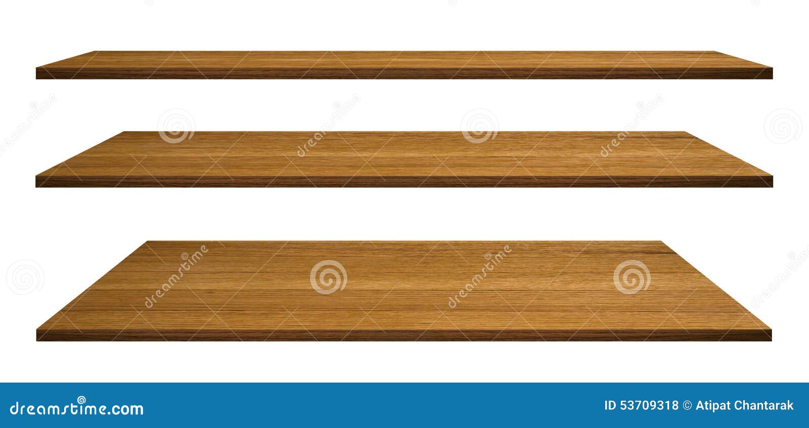 Tres estantes de madera aislados en blanco