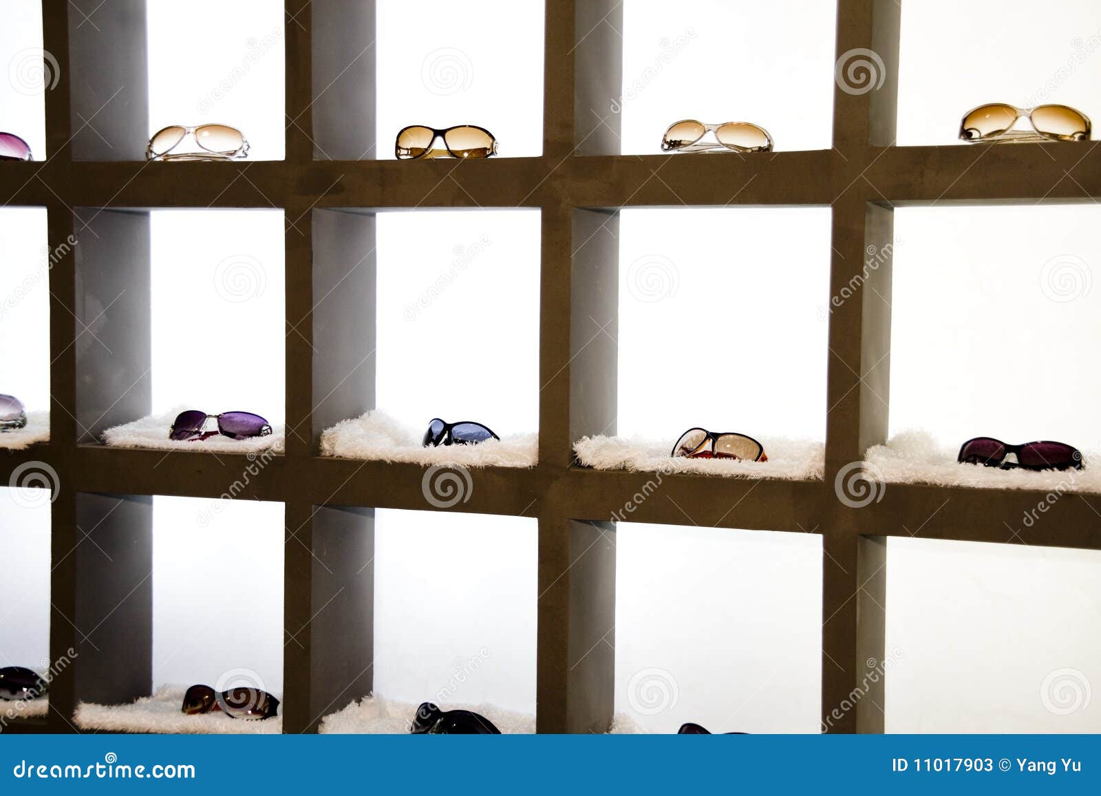 Estantes Visualización De Las Lentes Fotos de stock - libres de regalías de Dreamstime