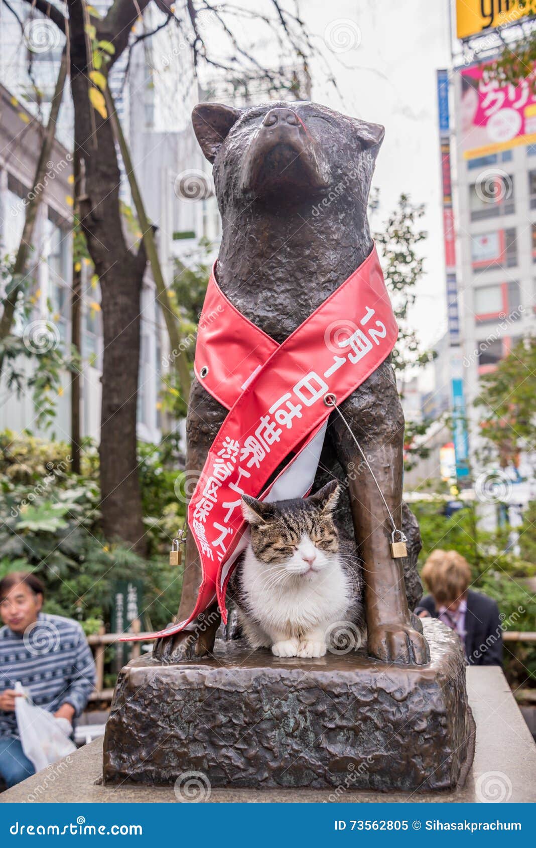 Estatua de Hachiko imagen editorial. Imagen de perro 73562805