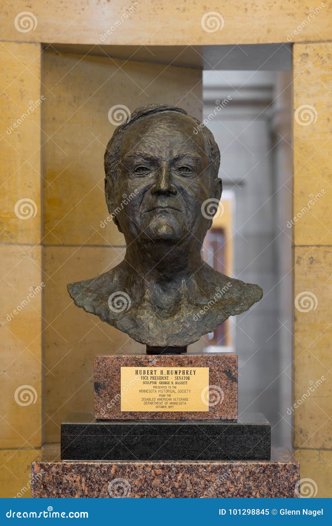 Estatua de Hubert Humphrey imagen editorial. Imagen de minnesota