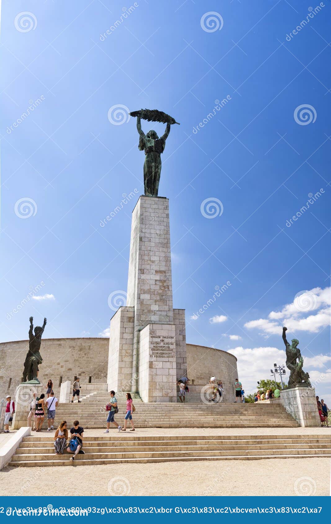 estatua-de-la-libertad-budapest-hungr%C3%ADa-56882272.jpg