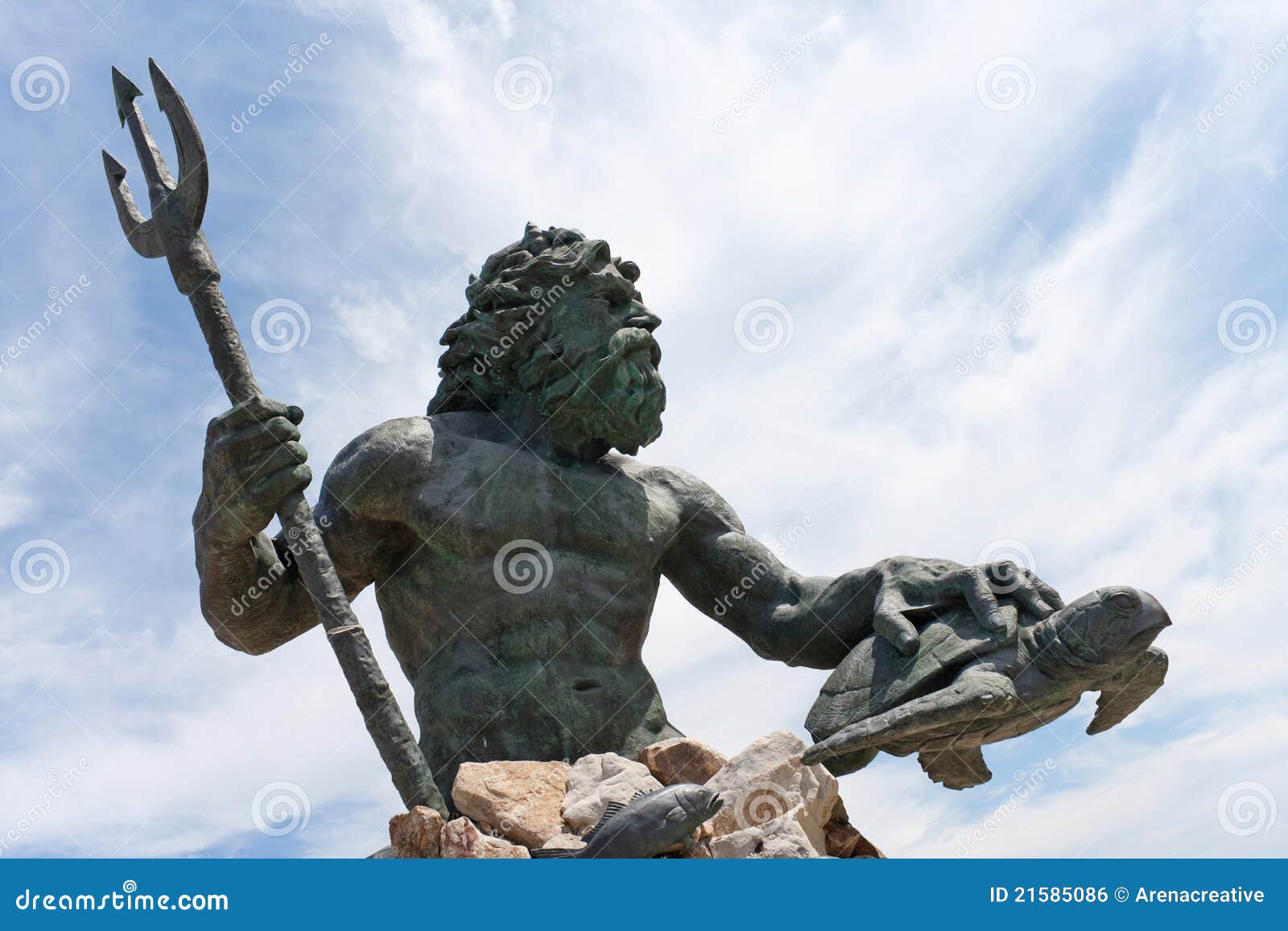 Estatua de Virginia Beach Netpune. Ciérrese encima de detial de una estatua pública grande de rey Neptuno que acoja con satisfacción todos a Virginia Beach en Virginia los E.E.U.U.