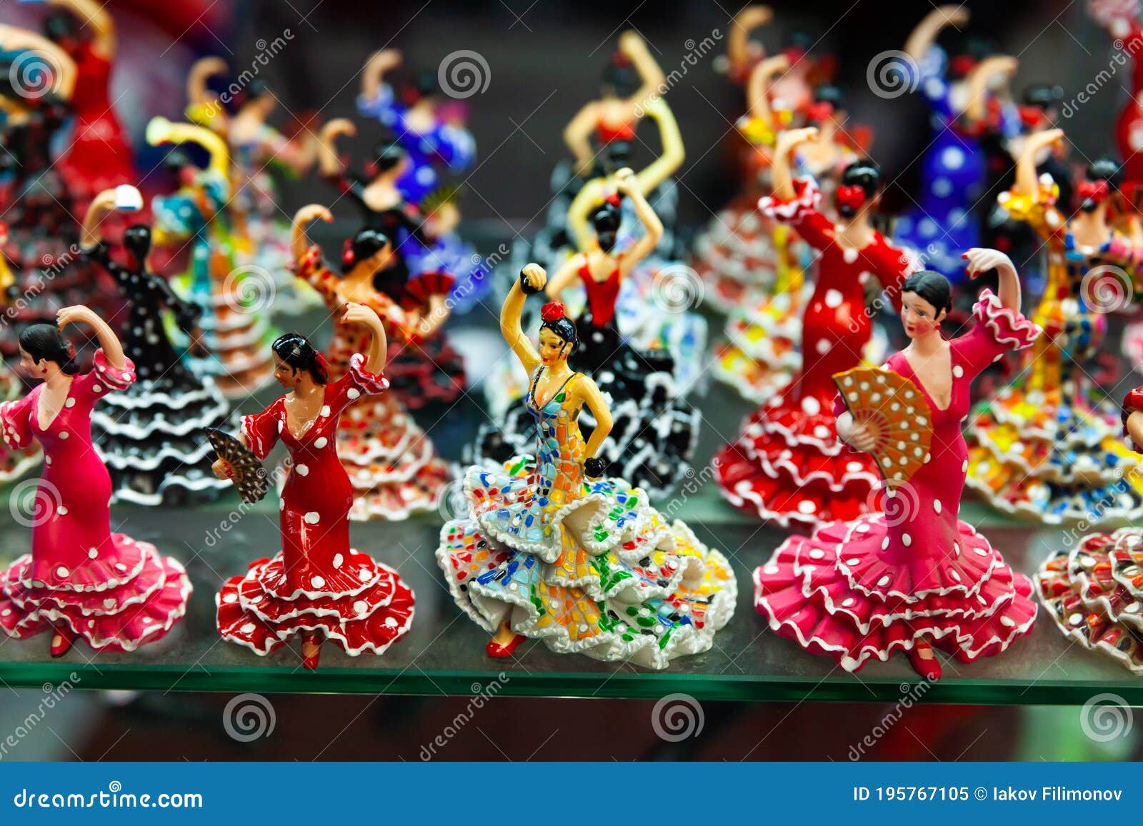 Estatuas De Bailarinas De Flamenco De Souvenirs De España Imagen de archivo  - Imagen de elementos, productos: 195767105