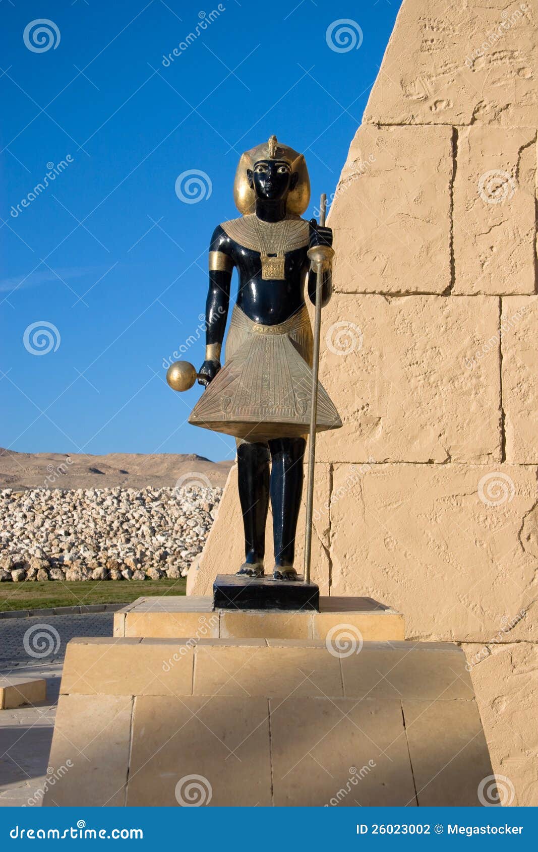 becerro Grabar software Estatuas egipcias antiguas foto de archivo. Imagen de cuadro - 26023002
