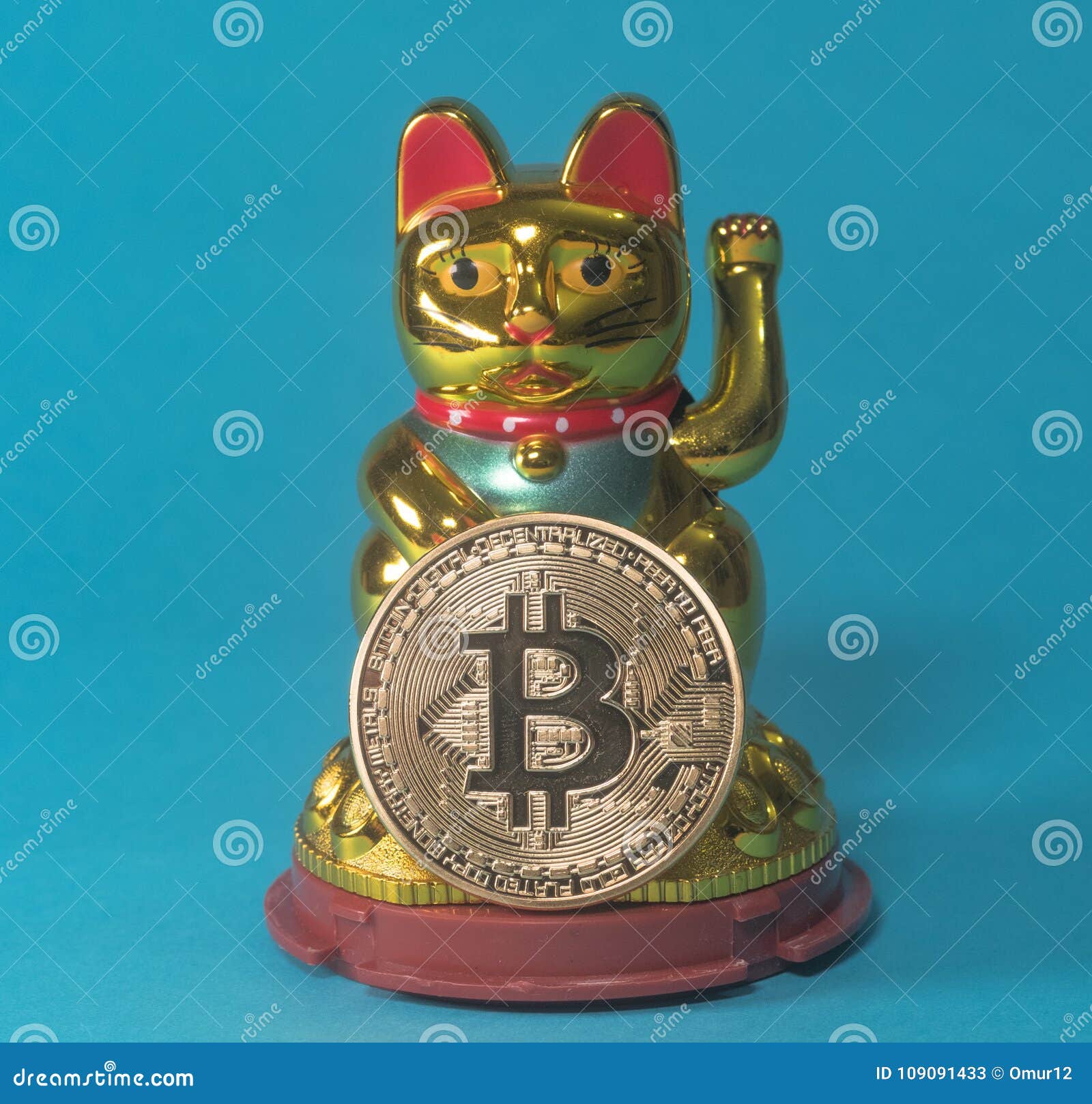Estatueta De Gato Oriental Com Moeda Bitcoin Imagem de Stock - Imagem de  riqueza, fundo: 109091433