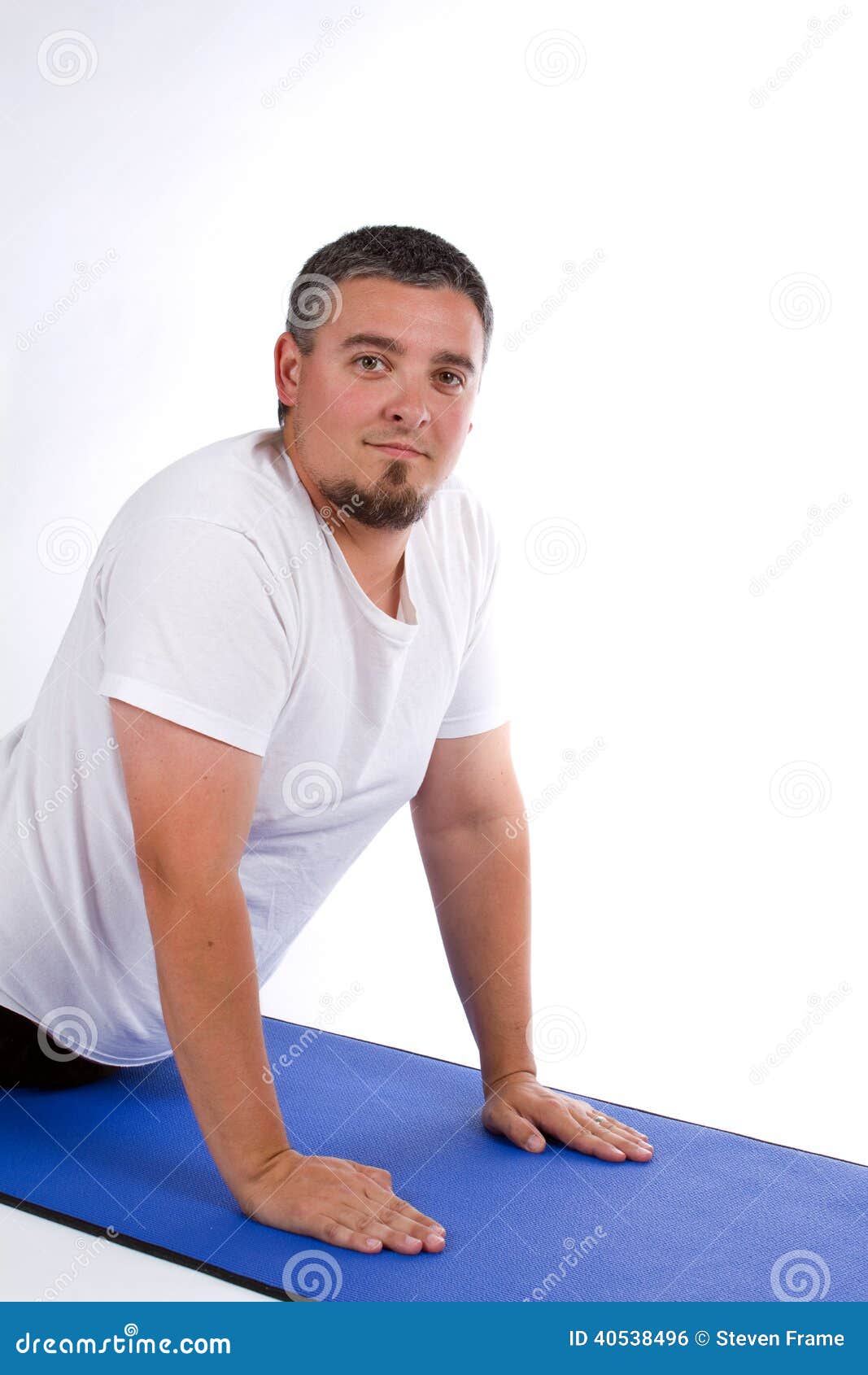 Tapete de Yoga Masculino foto de stock. Imagem de posicione - 40538496, image size:1067x1690