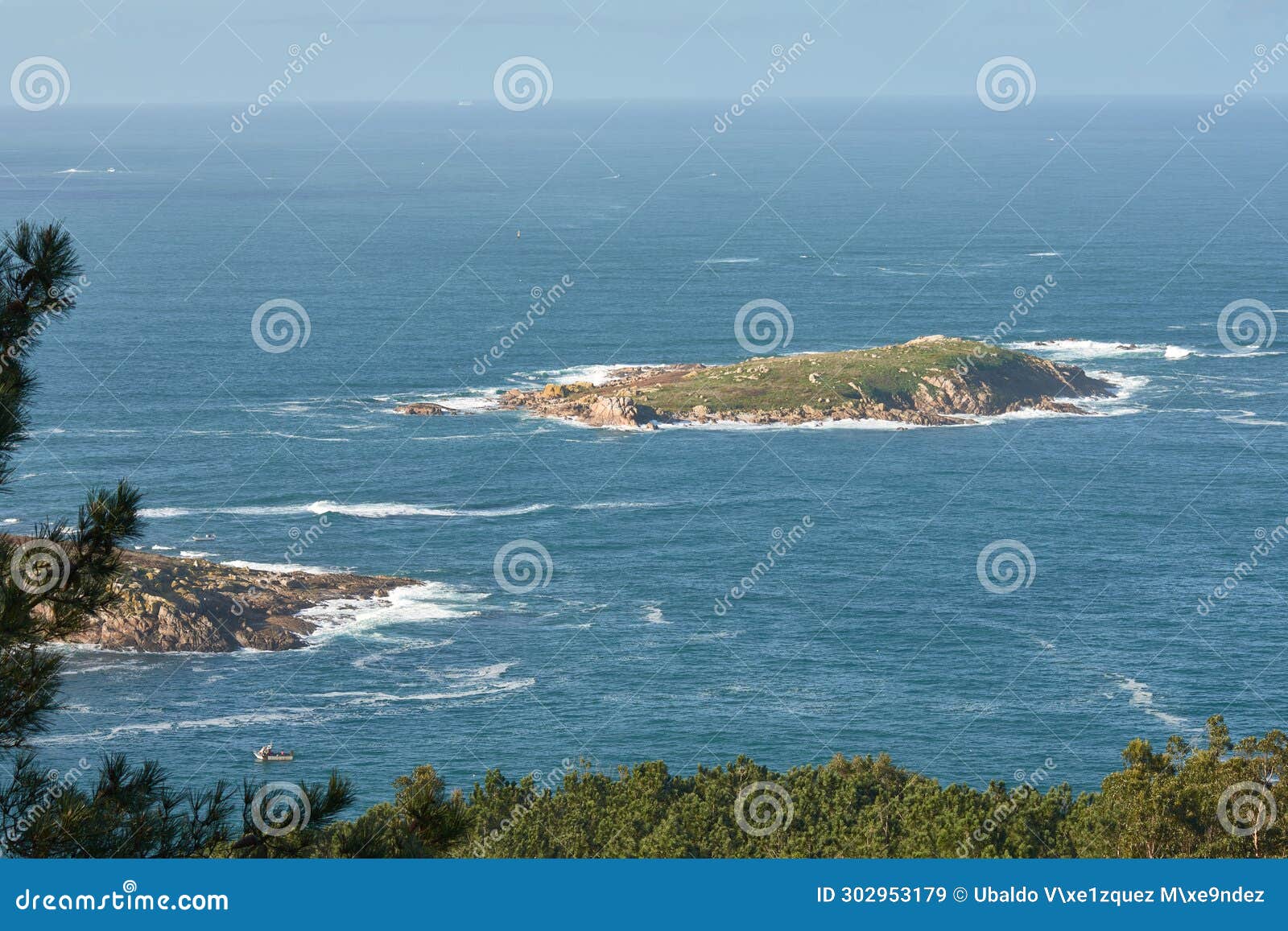 the estela islands in nigrÃ¡n in front of the monteferro peninsula