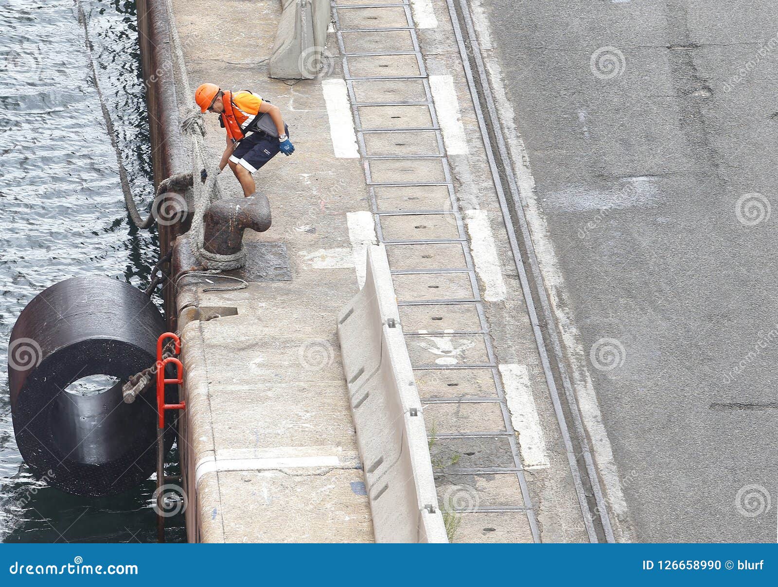 comunicación Raramente Decaer Estibador En El Trabajo En El Puerto De Barcelona Imagen editorial - Imagen  de negocios, barcos: 126658990