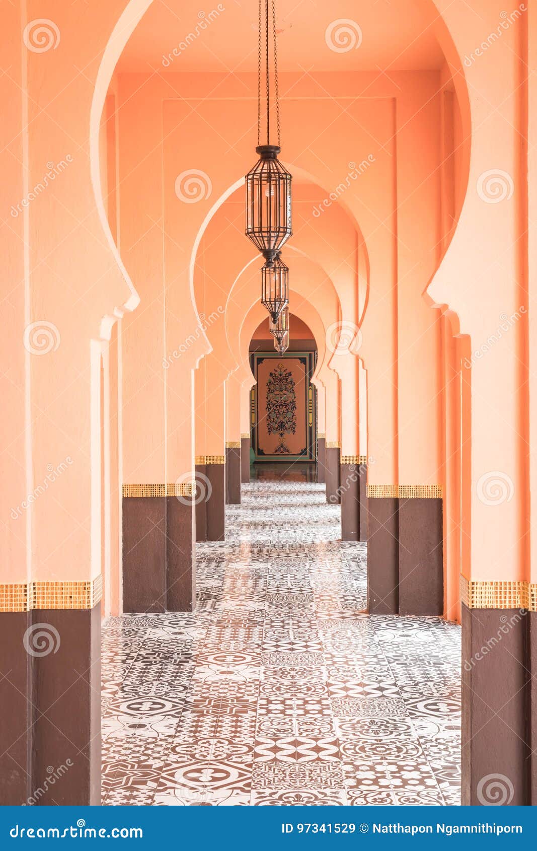 Hermosa Arquitectura Estilo Marroquí Imagen de archivo - Imagen de modelo,  mezquita: 97341529, image size:1067x1690