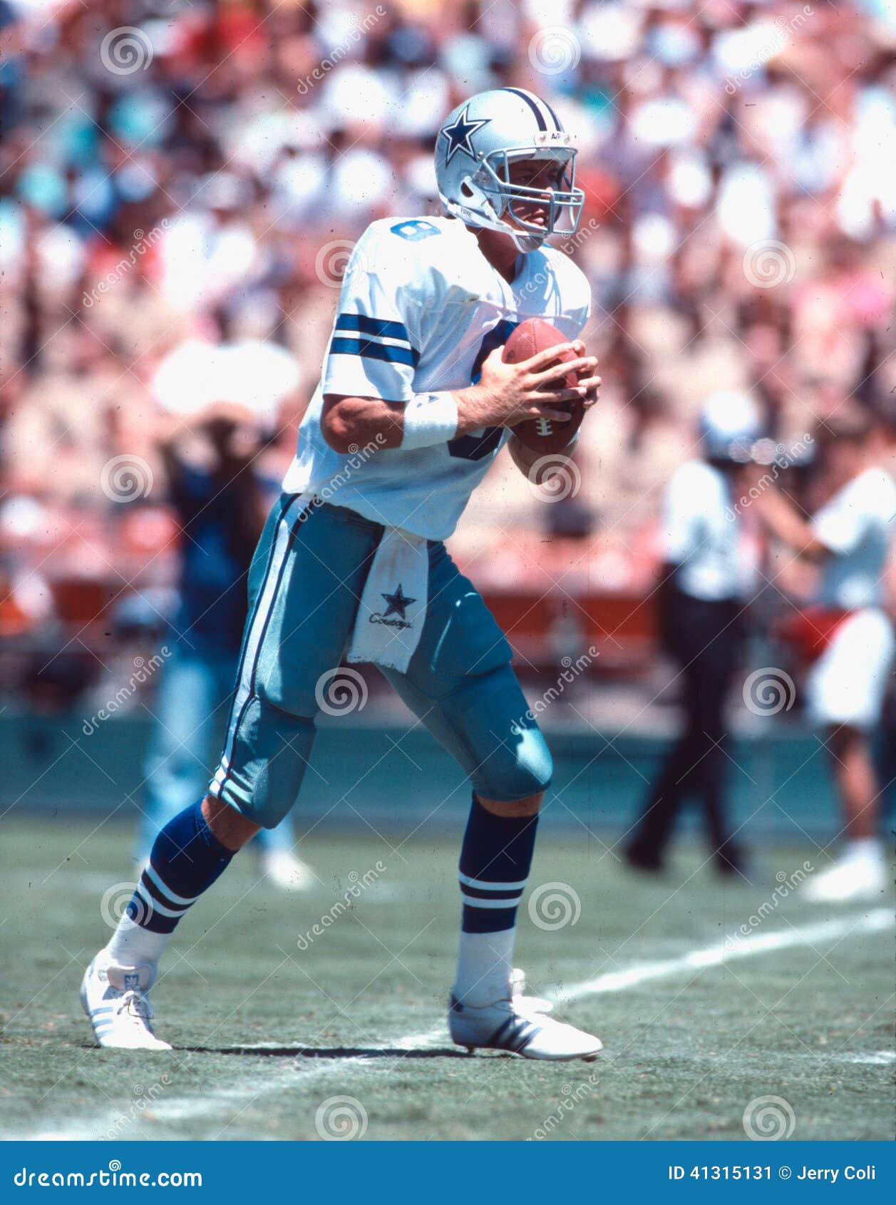 Estratega de los vaqueros de Troy Aikman Dallas. Salón de la fama anterior QB, Troy Aikman de los vaqueros de Dallas Imagen tomada de diapositiva de color