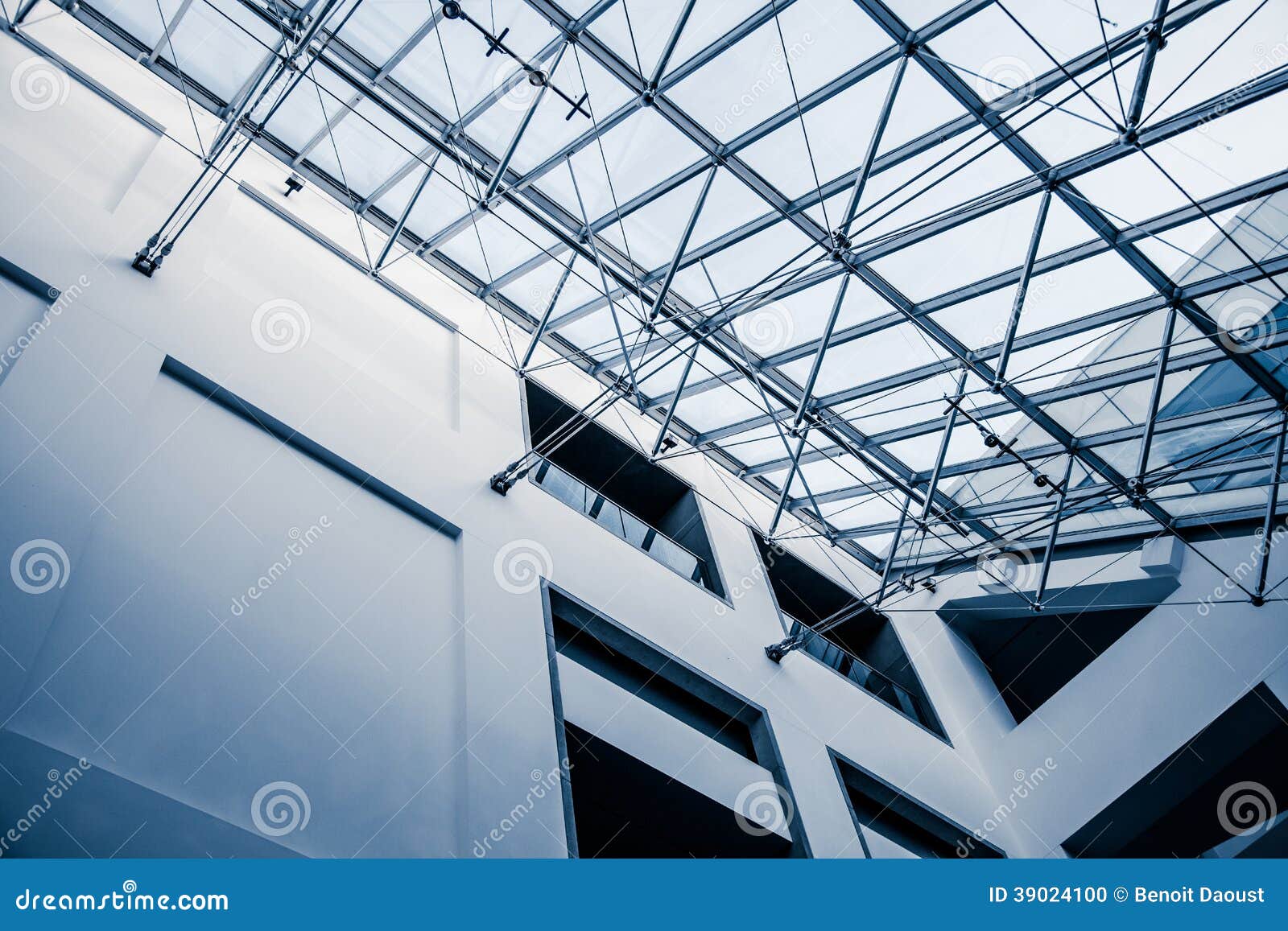 Estructura Arquitectónica Moderna Del Tragaluz Foto de archivo Imagen