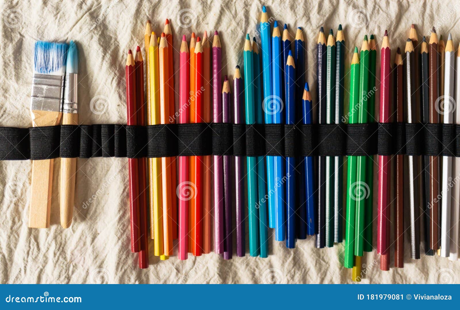 Estuche Lleno De Lápices De Colores Imagen de archivo - Imagen de cabritos,  fondo: 181979081