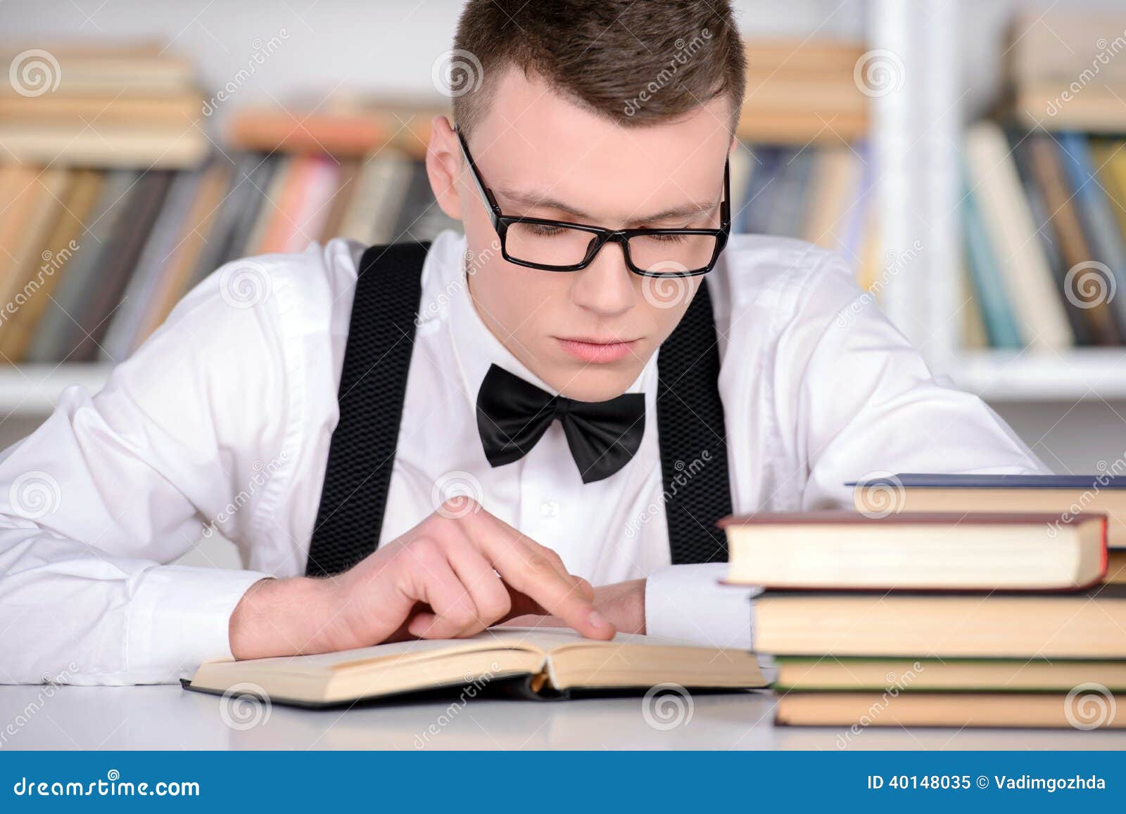 Estudiante inteligente imagen de archivo. Imagen de humor 40148035