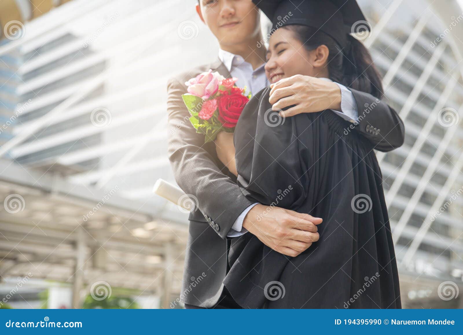 Estudiantes Graduados Y Educación De éxito En El Concepto Universitario. Feliz Pareja De Estudiantes Asiáticos Que Se Gradúan Y Se Foto de archivo - Imagen de felicitaciones, diploma: 194395990 Estudiantes Graduados Y Educación De éxito En El Concepto Universitario. Feliz Pareja De Estudiantes Asiáticos Que Se Gradúan Y Se Foto de archivo - Imagen de felicitaciones, diploma: 194395990