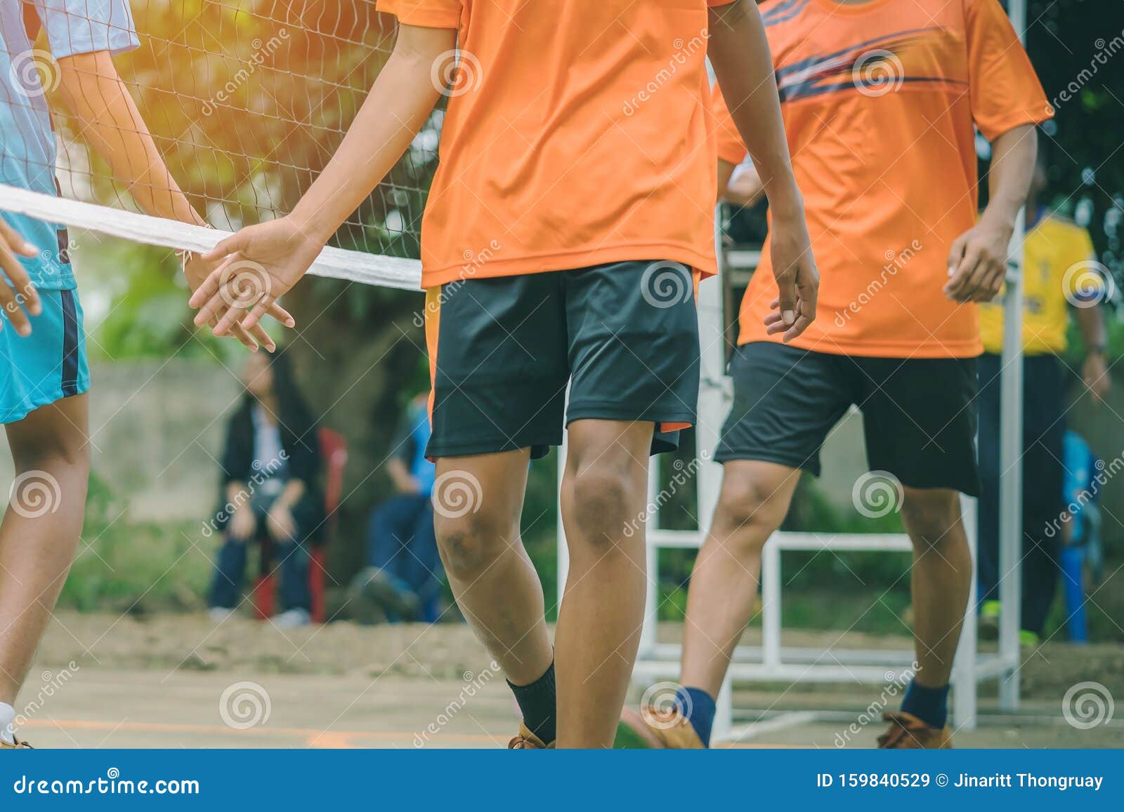 Estudiantes Jugando A Los Tradicionales Juegos Asia Ticos Sepak Takraw Imagen De Archivo Imagen De Jugando Takraw 159840529