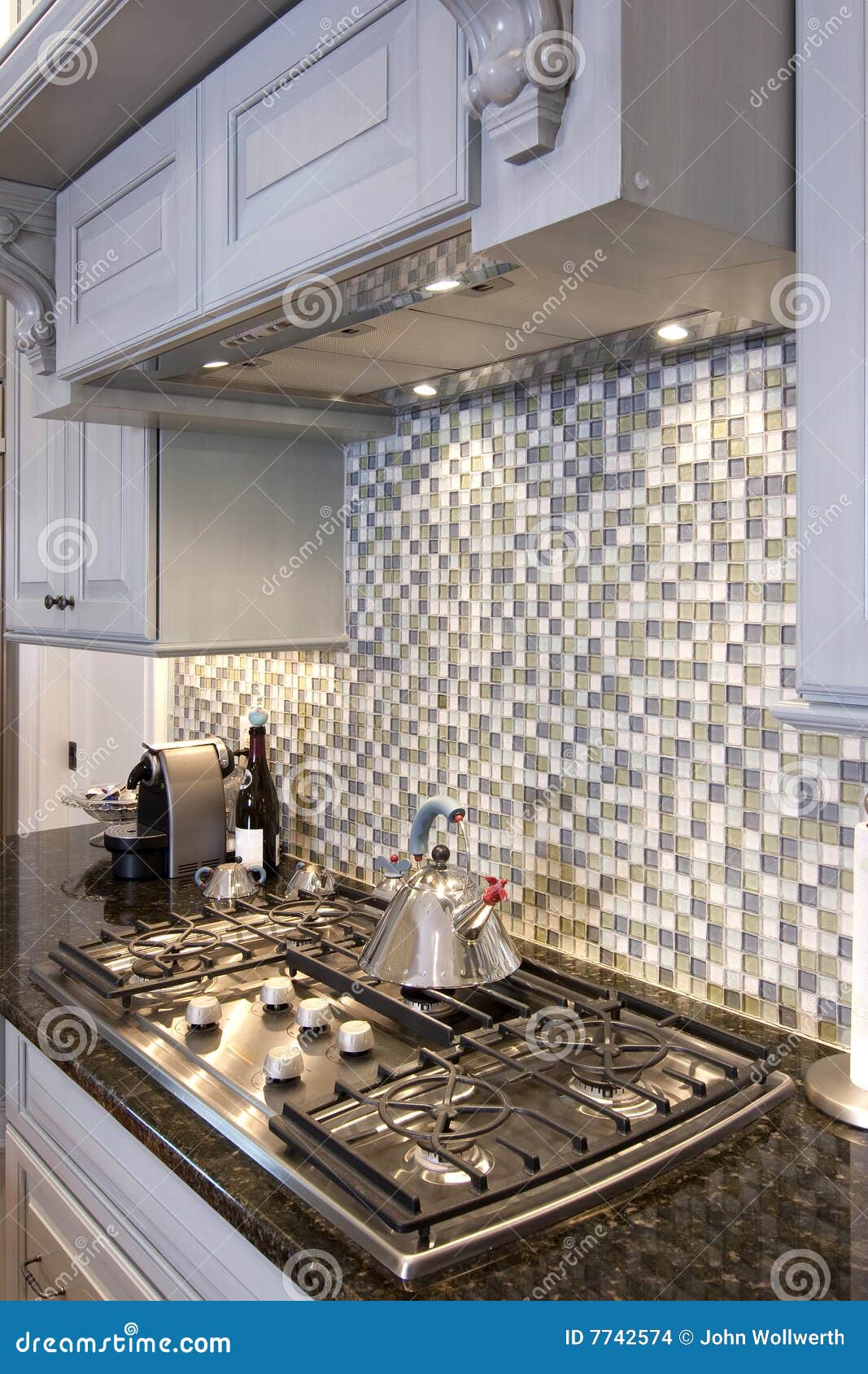 Estufa De Cocina Y Backsplash Foto de archivo - Imagen de backsplash