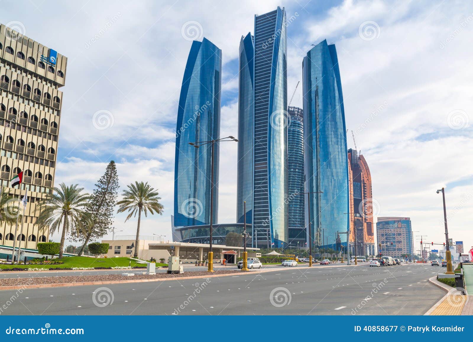 Etihad Se Eleva Los Edificios En Abu Dhabi Fotografía editorial