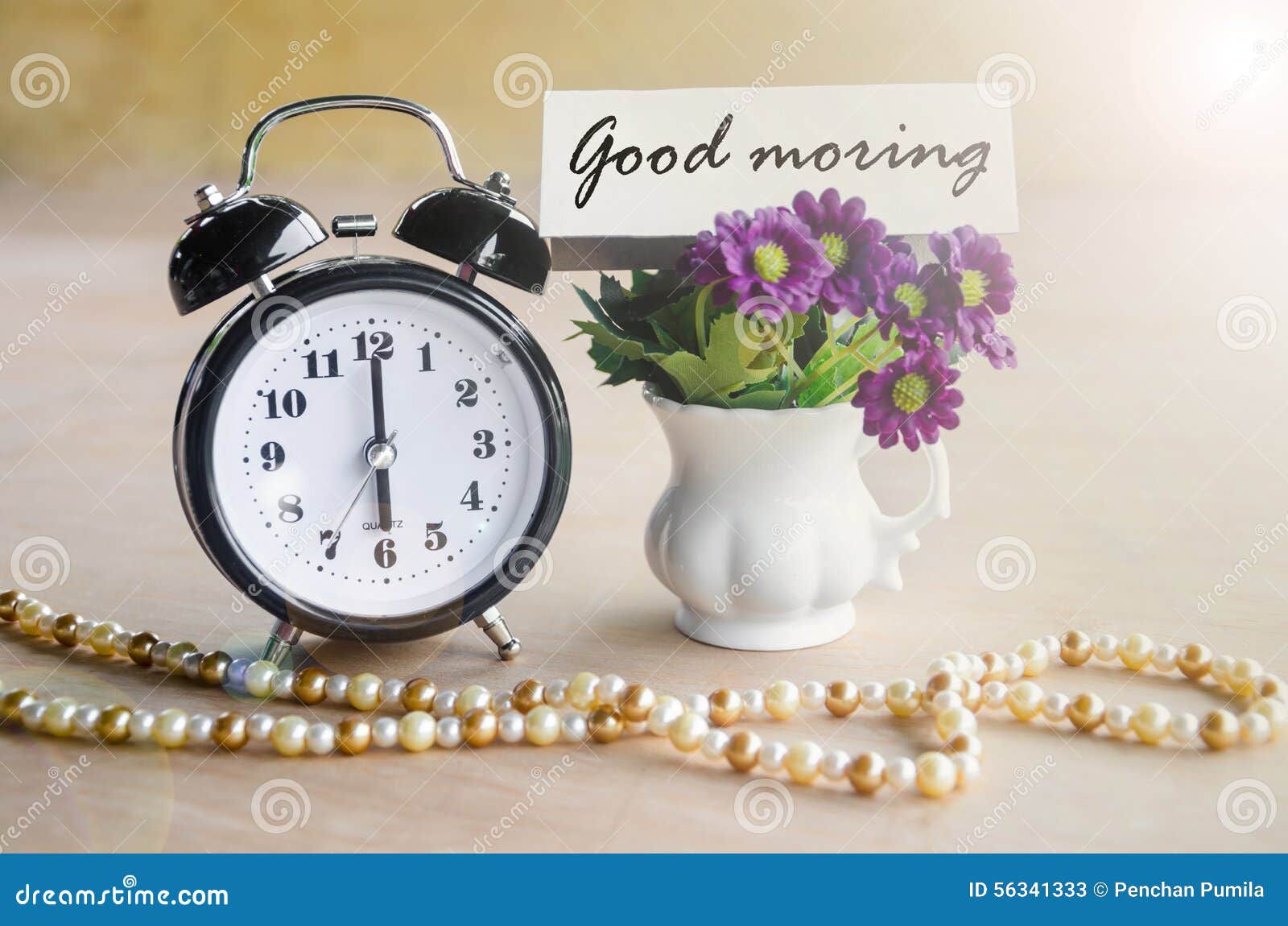 Etiqueta Do Despertador E Do Bom Dia Com Flor Violeta Imagem de Stock - Imagem de campo, minuto: 56341333 Etiqueta Do Despertador E Do Bom Dia Com Flor Violeta Imagem de Stock - Imagem de campo, minuto: 56341333