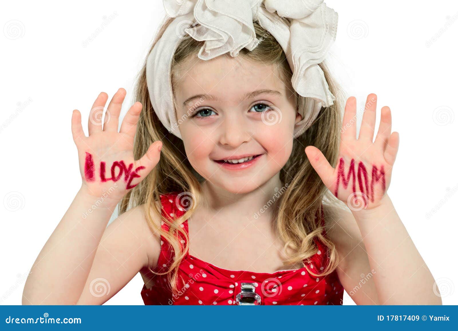 Eu amo a mamã!!!. A menina idosa de cinco anos do Preschooler com mãos pintou a mamã do amor de I