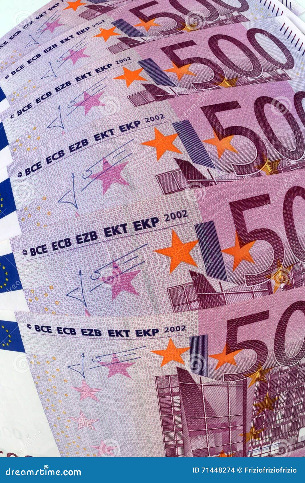 Un'elaborazione grafica di 500 euro banconote, effetto ottico della foto