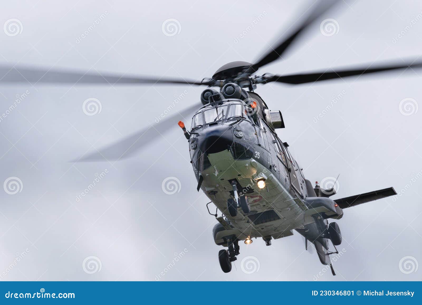 Eurocopter H215 Puma Foto editorial - Imagen de aire, pilotos: 230346801