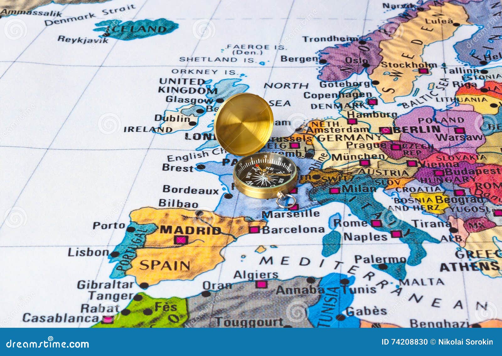 klik krøllet radikal Europa kompas i mapa zdjęcie stock. Obraz złożonej z londyn - 74208830