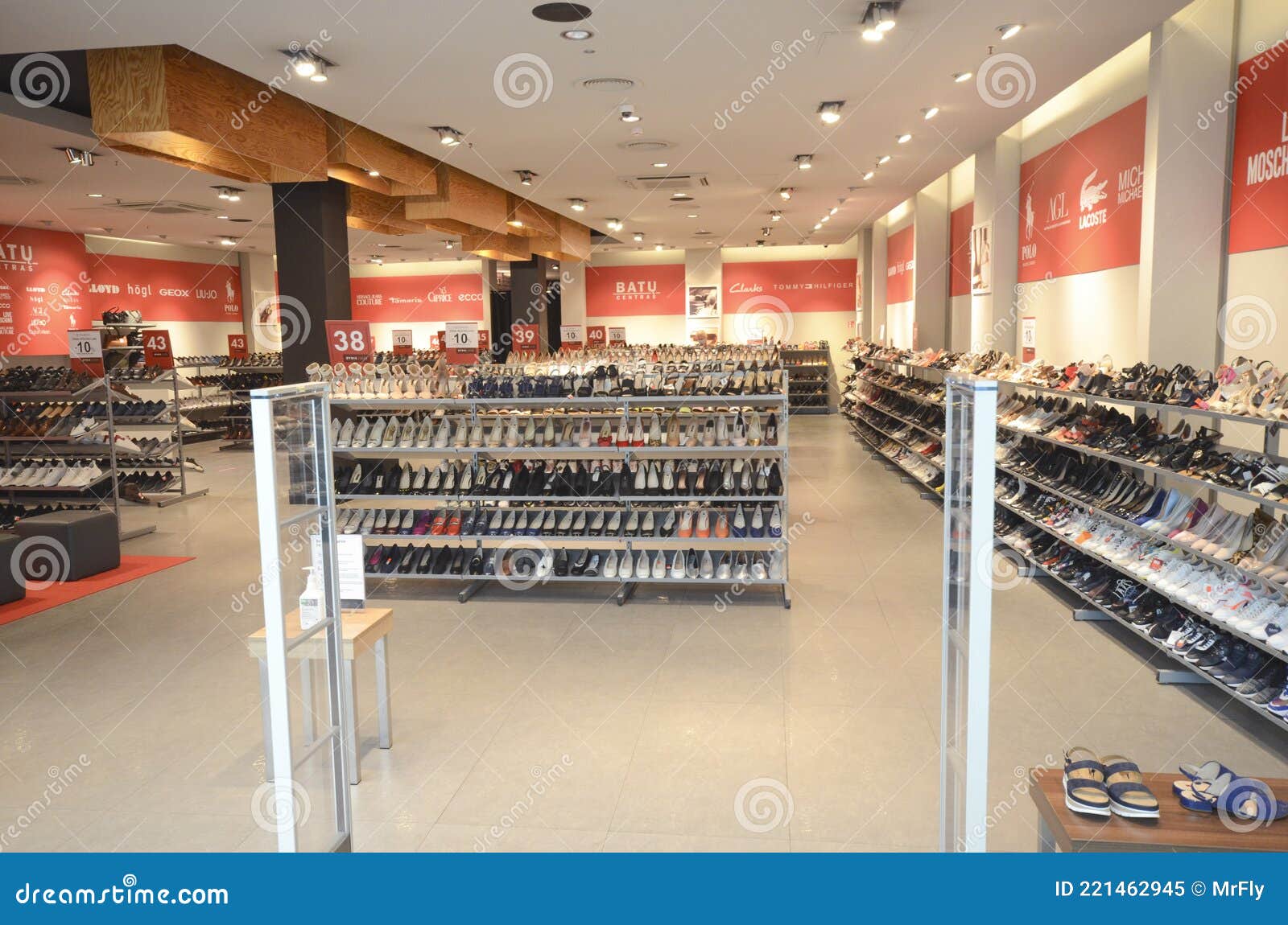 velordnet samling fumle Europa Shopping Center, Inside Shoe Store, Vilnius, Lithuania Editorial  Image - Image of shoe, modern: 221462945