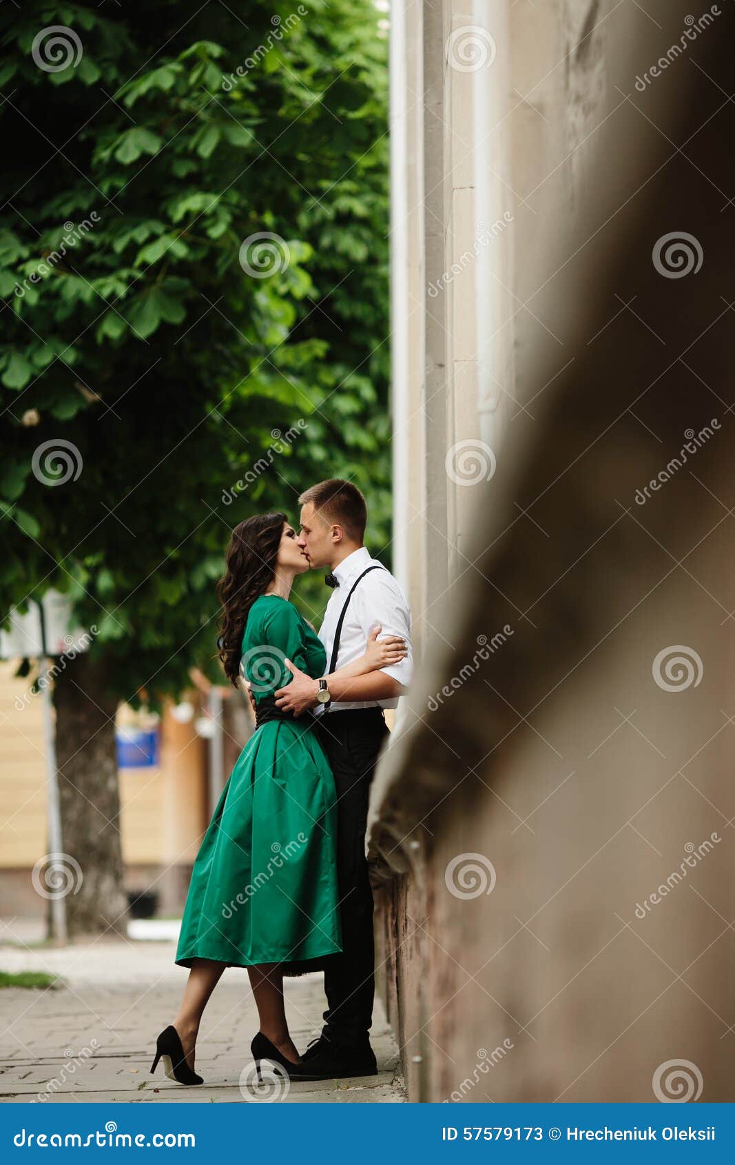https://thumbs.dreamstime.com/z/european-beautiful-couple-posing-street-photo-kissing-57579173.jpg